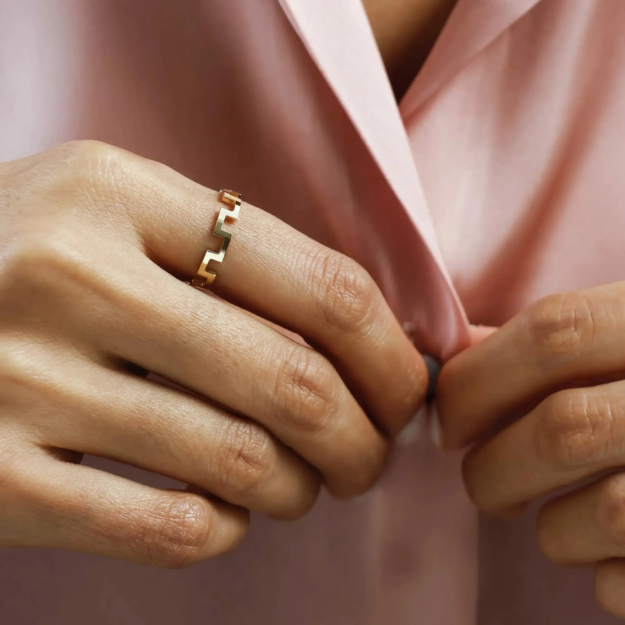 14 Ayar Altın Taşlı Örgü Figürlü Yüzük