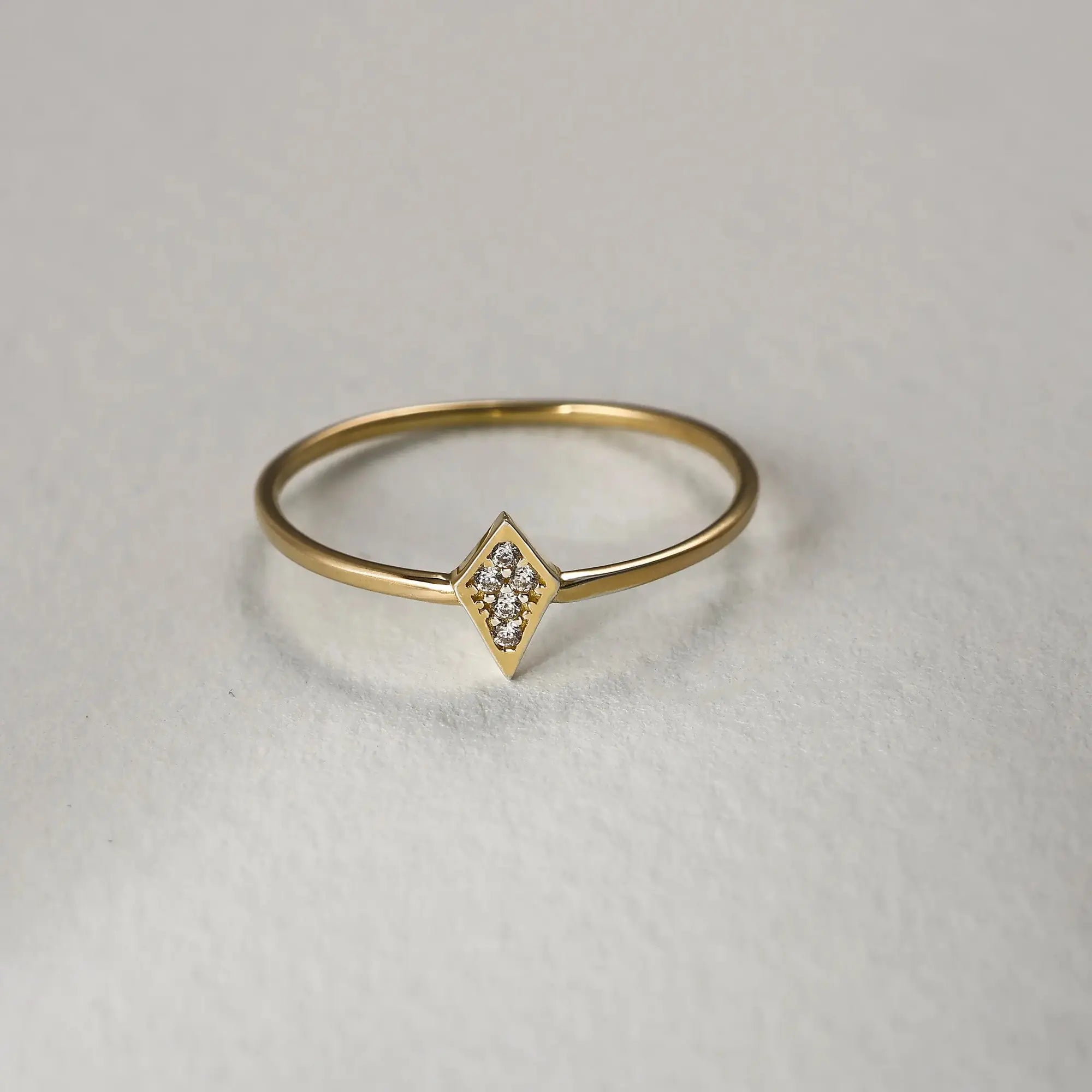 14 Ayar Altın Taşlı Plazma Yüzük