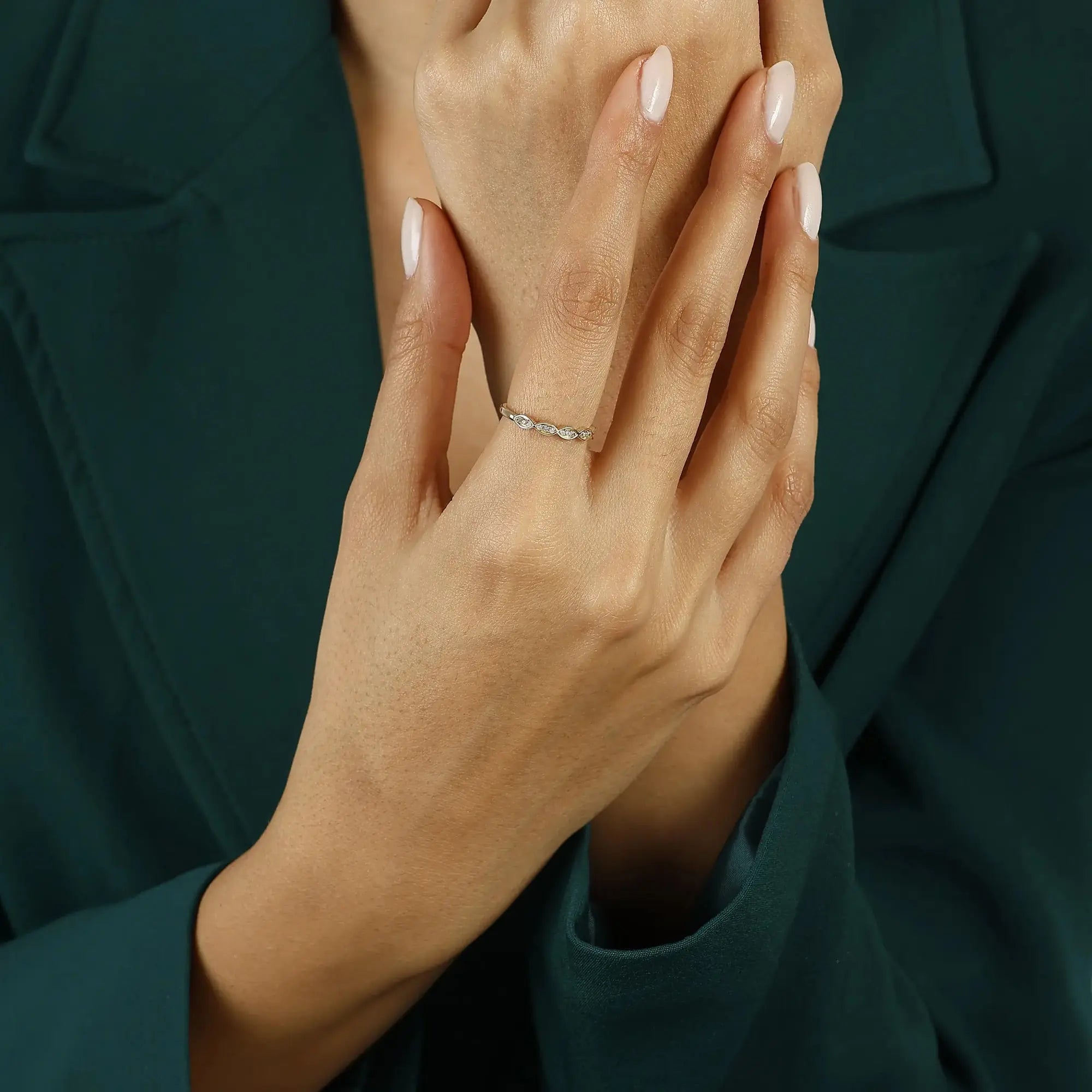 14 Ayar Altın Taşlı Yaprak Figürlü Yüzük