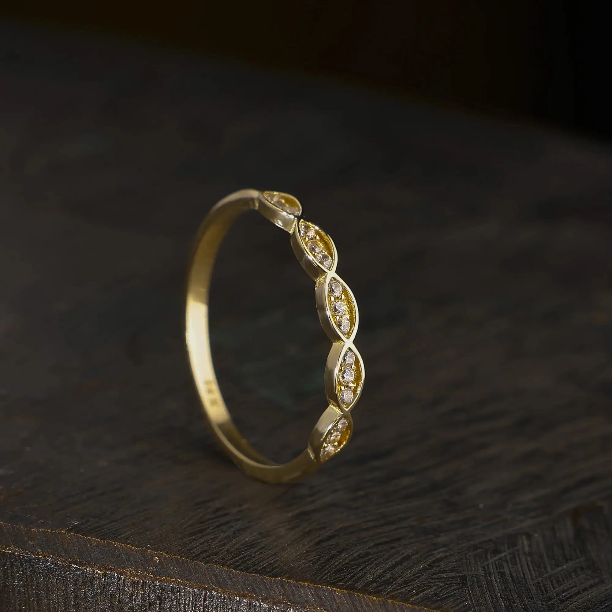 14 Ayar Altın Taşlı Yaprak Figürlü Yüzük