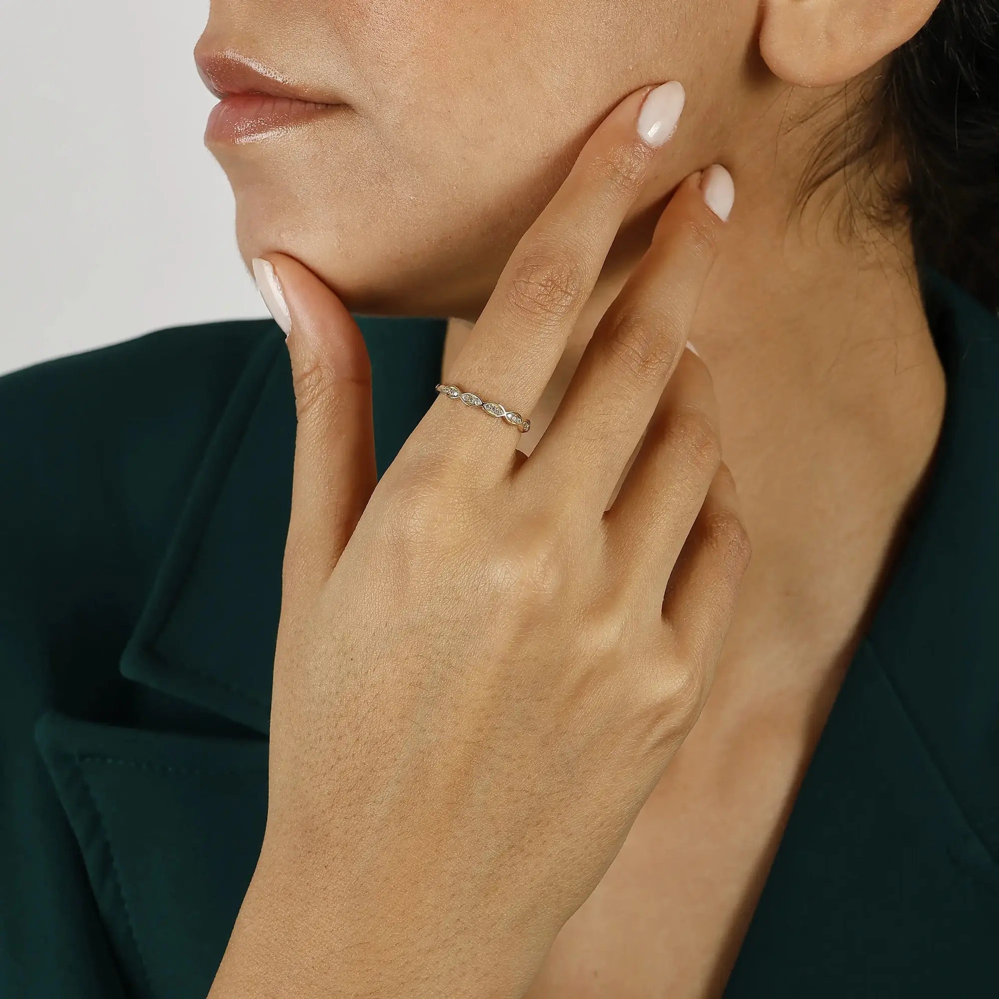 14 Ayar Altın Taşlı Yaprak Figürlü Yüzük