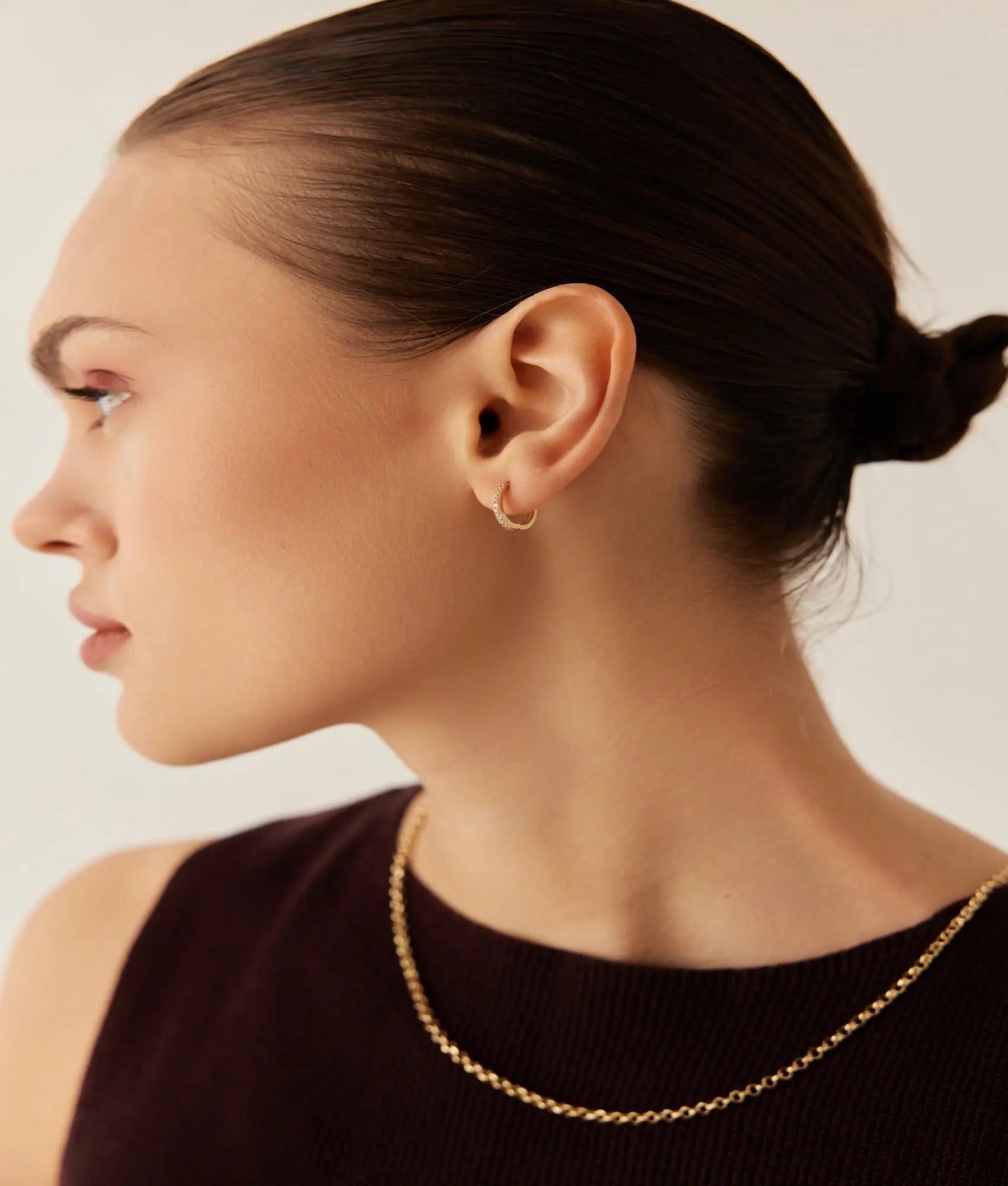 14 Ayar Altın Taşlı Yarımtur Halka Küpe 1,3 cm