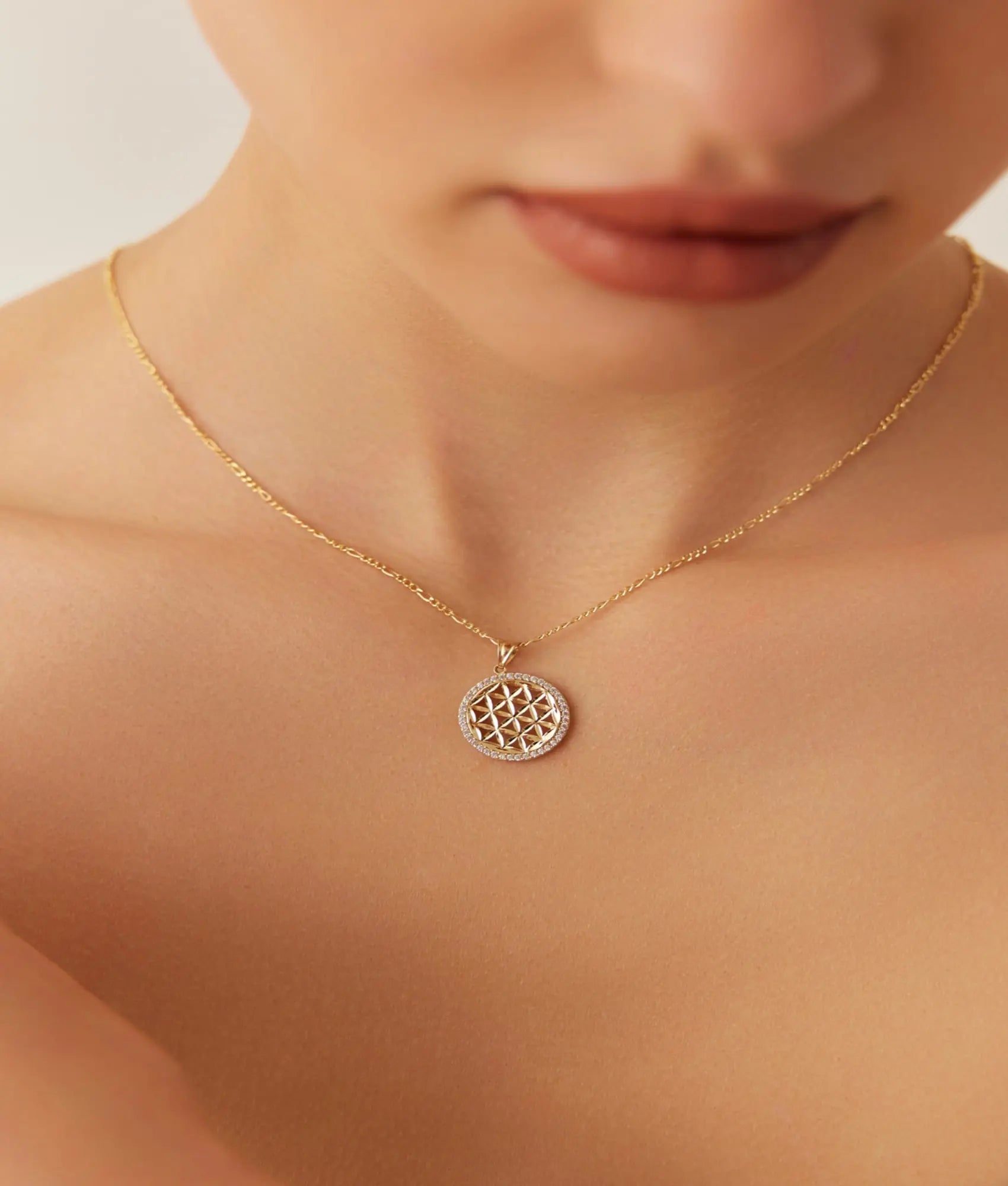 14 Ayar Altın Taşlı Yaşam Çiçeği Kolyesi