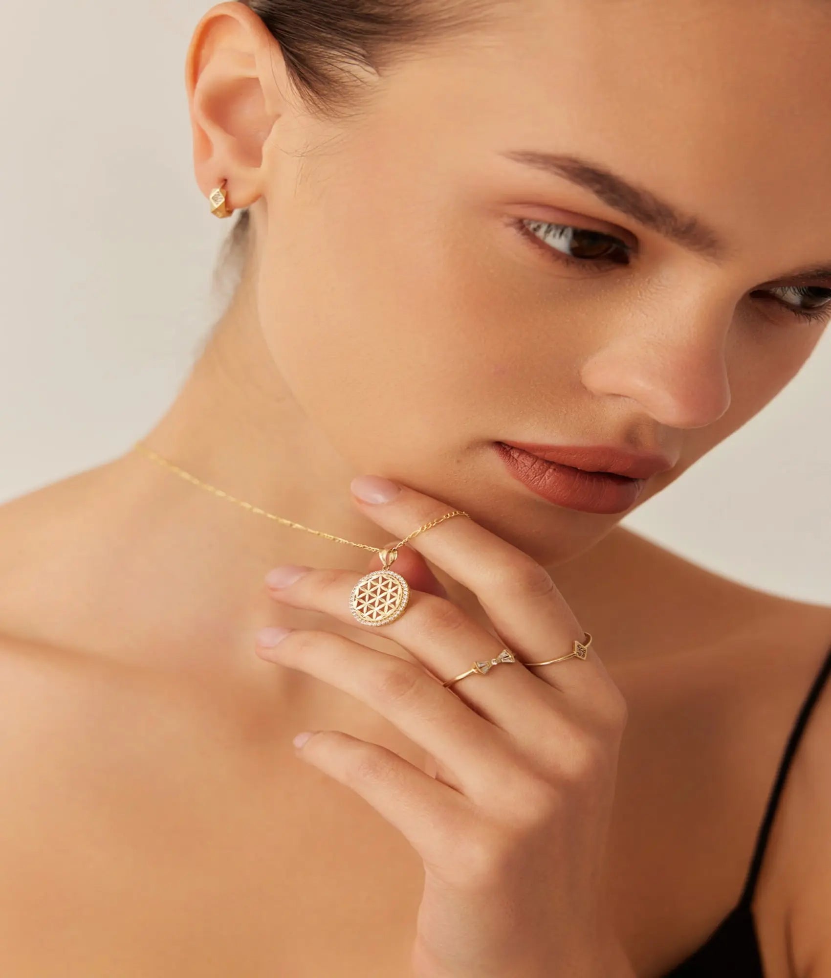 14 Ayar Altın Taşlı Yaşam Çiçeği Kolyesi