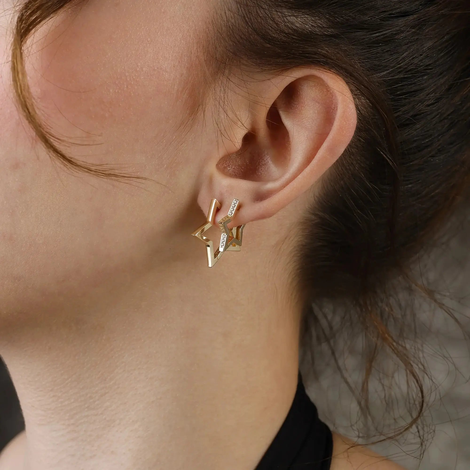 14 Ayar Altın Taşlı Yıldız Küpe - M