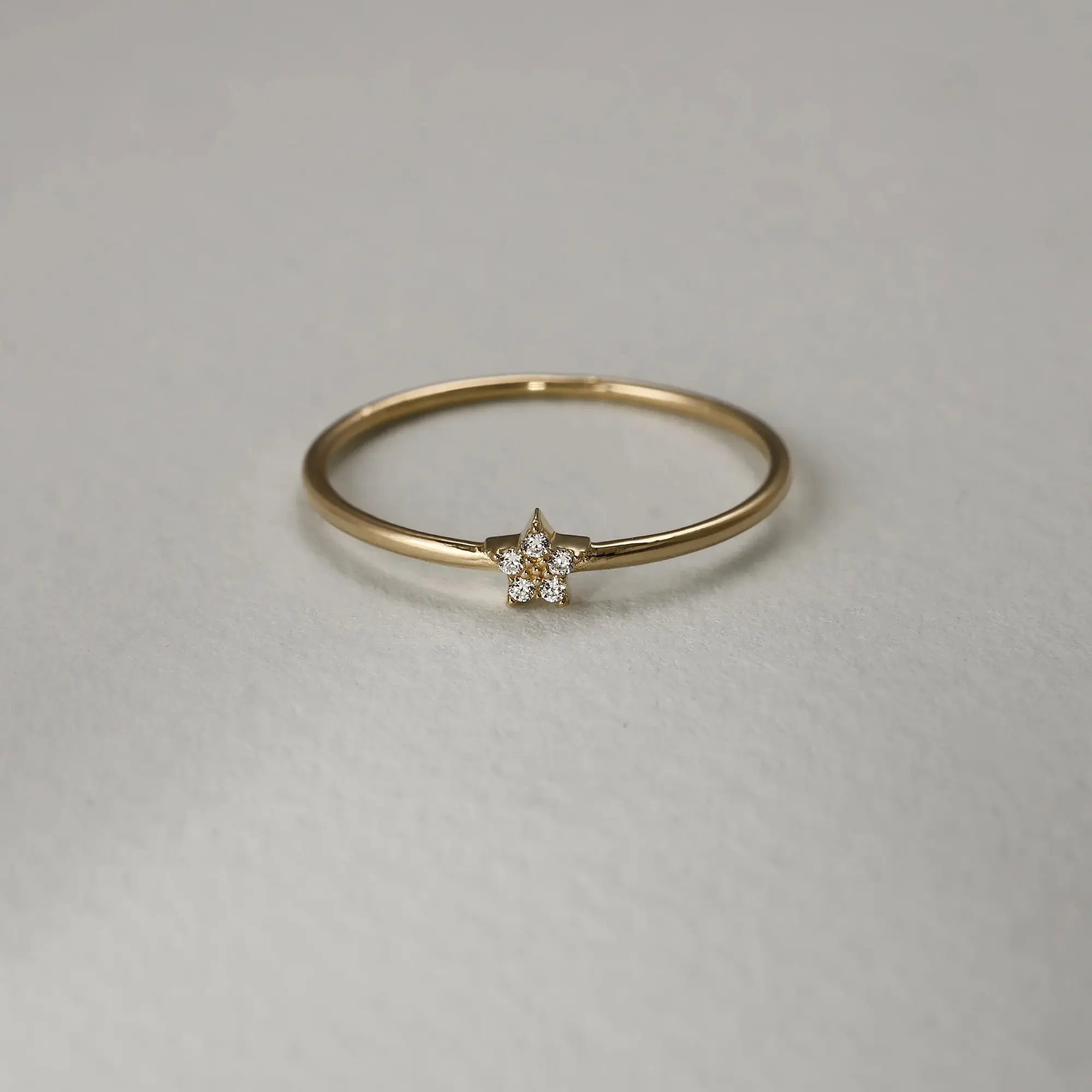 14 Ayar Altın Taşlı Yıldız Mini Yüzük
