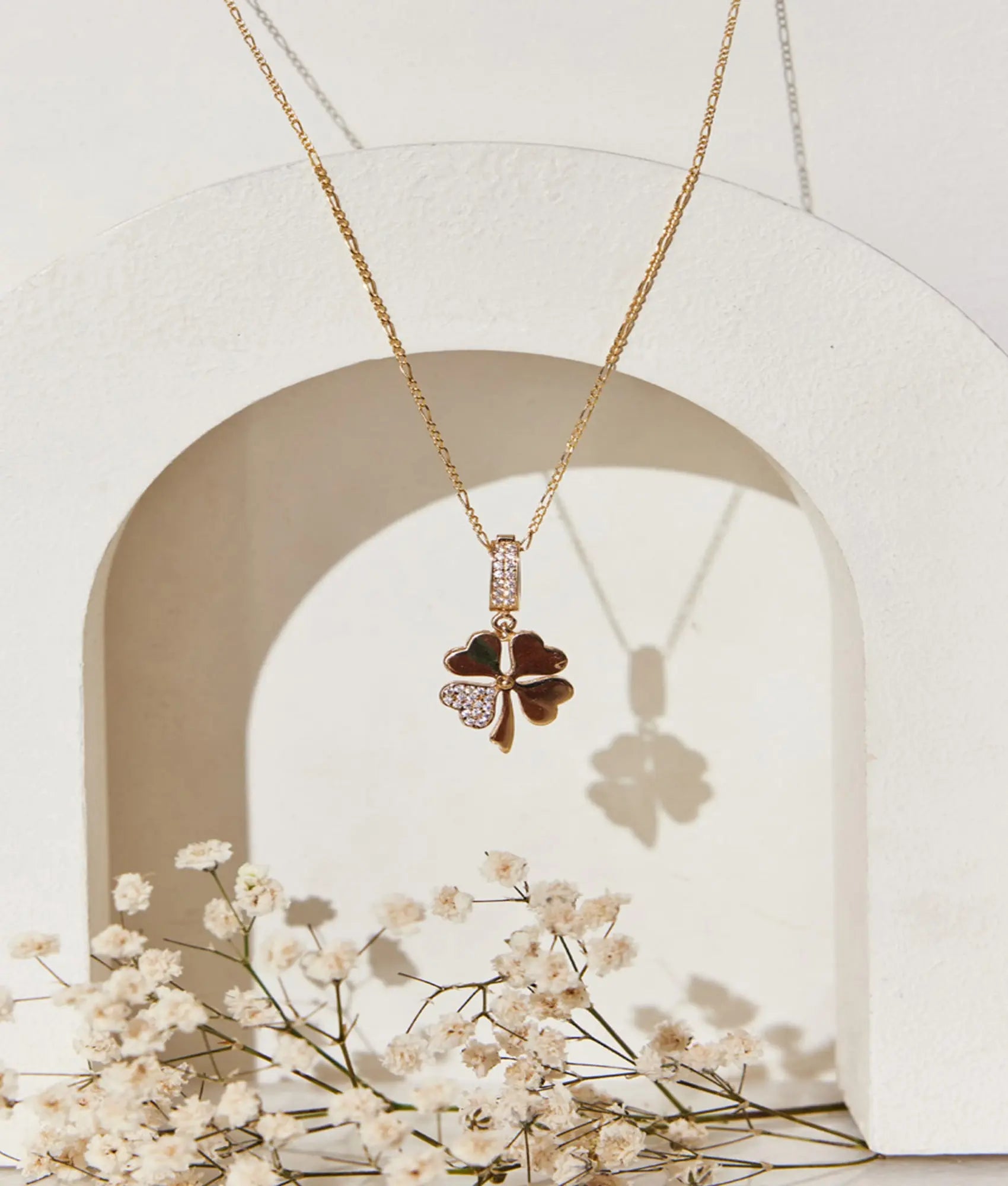 14 Ayar Altın Taşlı Yonca Kolye