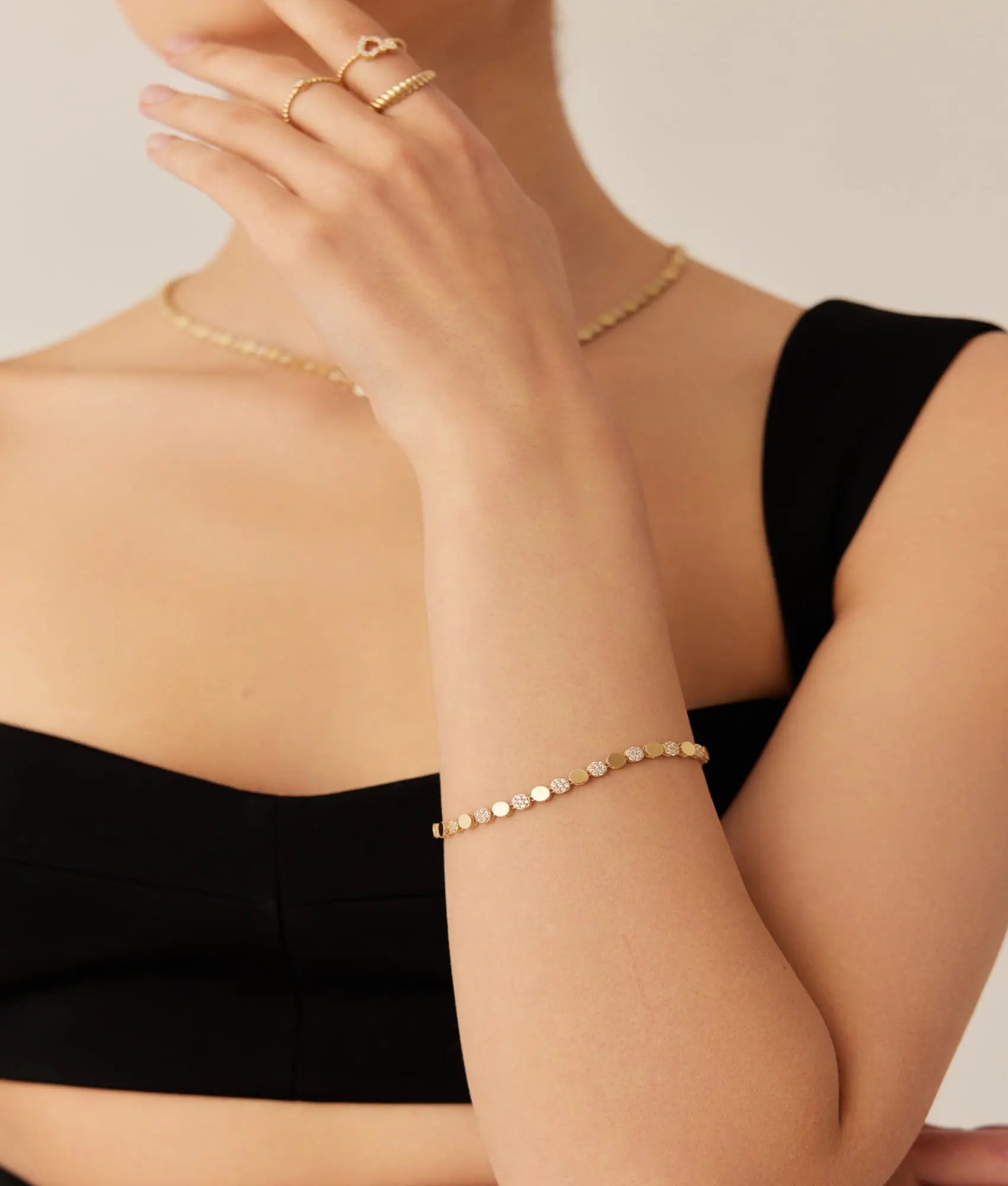 14 Ayar Altın Taşlı Yuvarlak Figürlü Bileklik