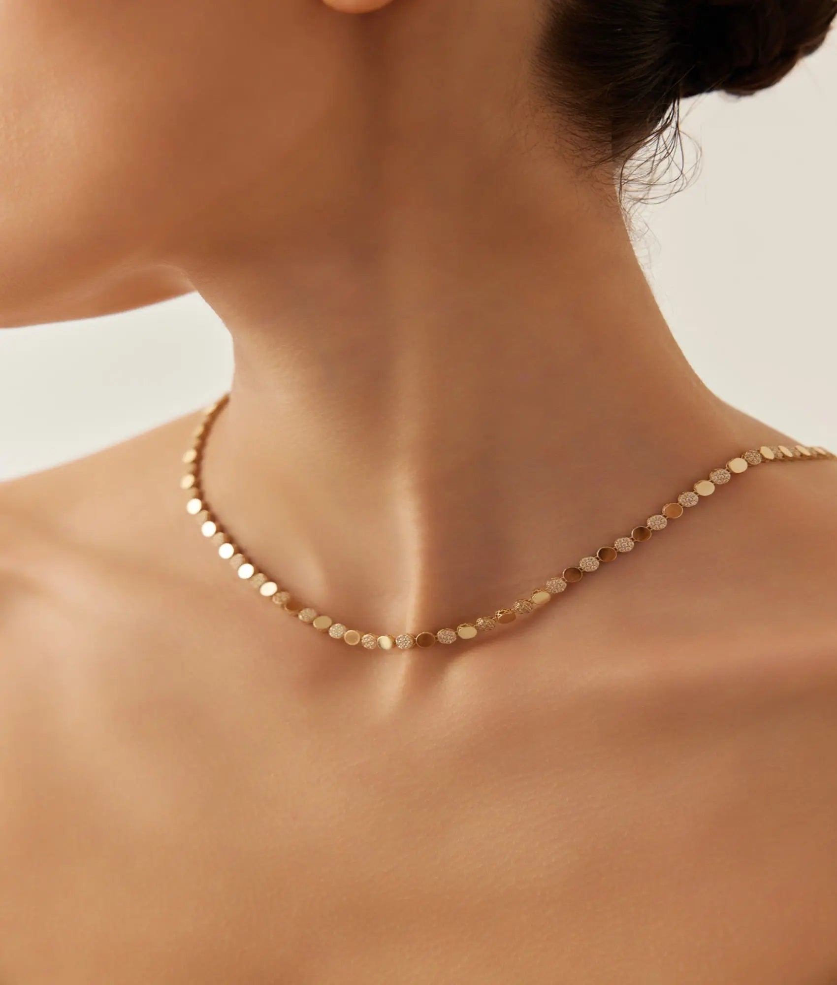 14 Ayar Altın Taşlı Yuvarlak Figürlü Kolye