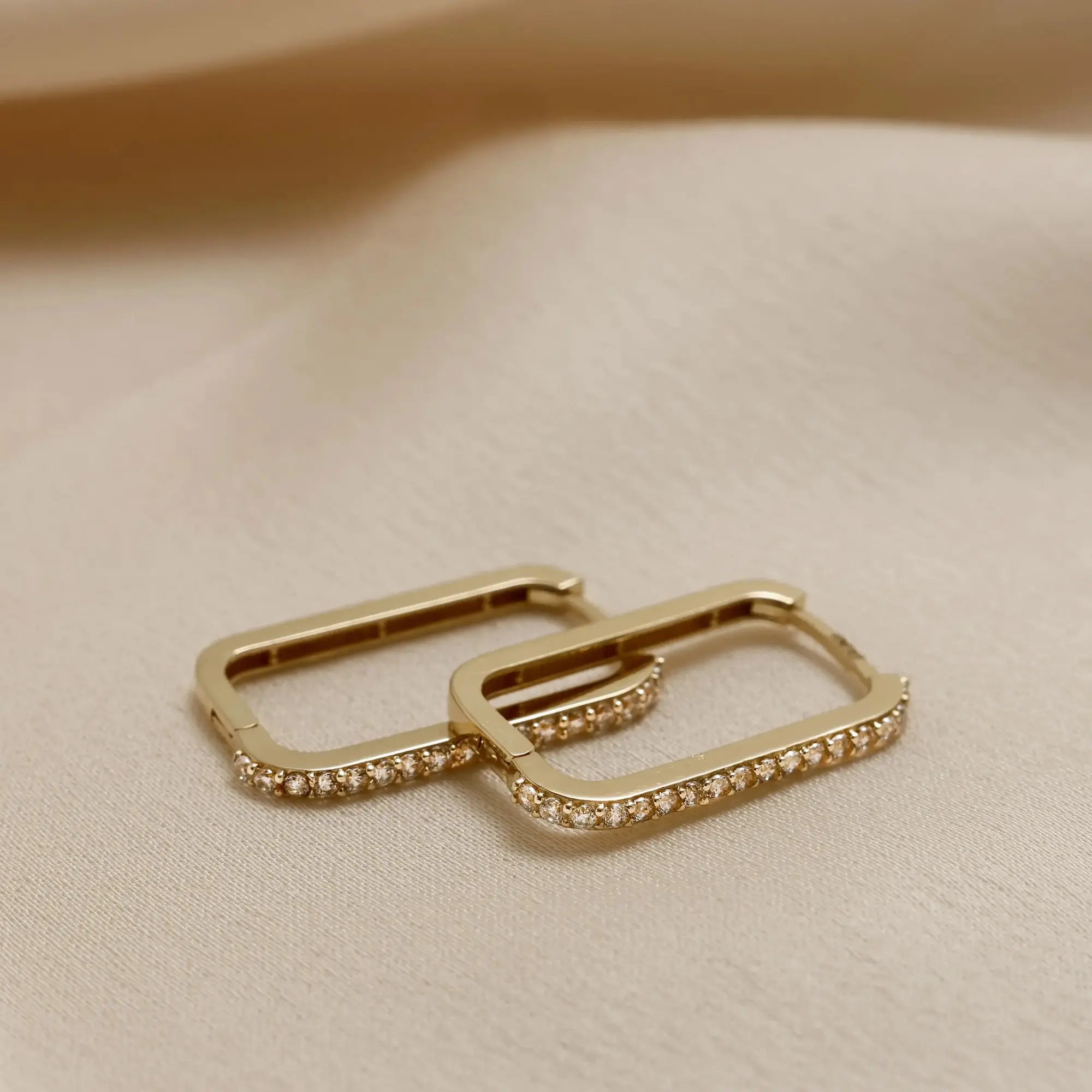 14 Ayar Altın Taşsız Ataç Küpe - M