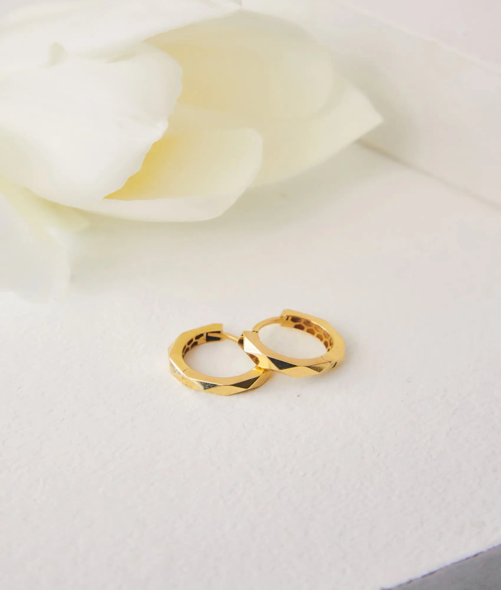 14 Ayar Altın Taşsız Baklava Dilim Halka Küpe 1,4 cm