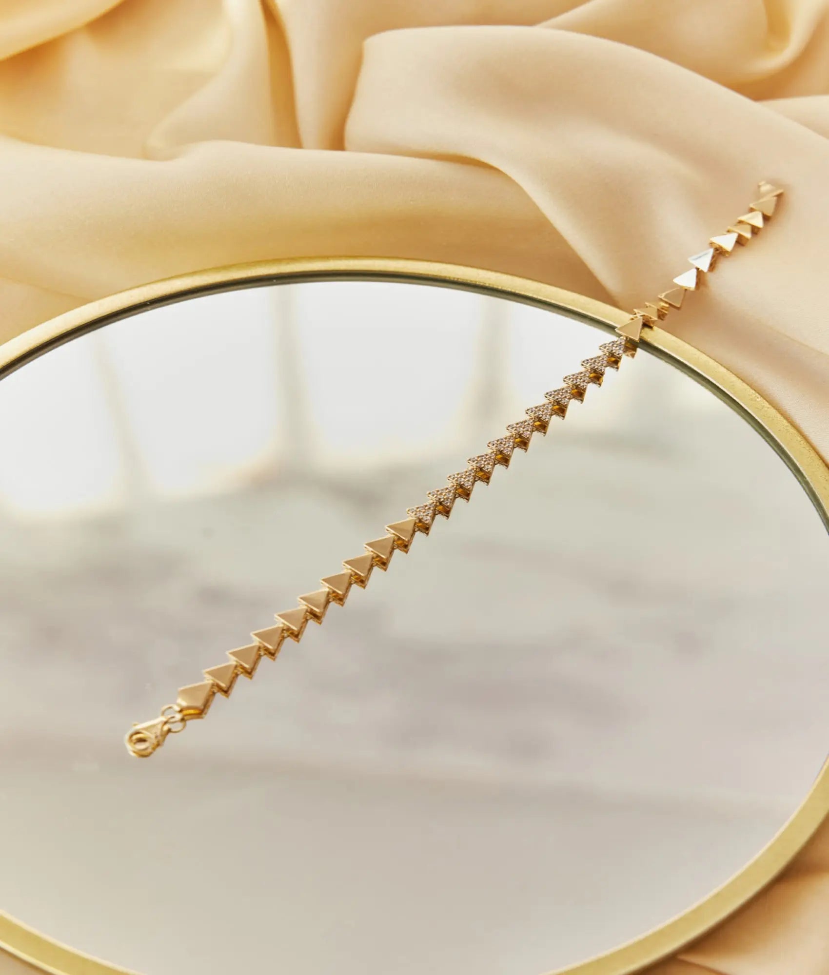 14 Ayar Altın Üçgen Sıralı Bileklik