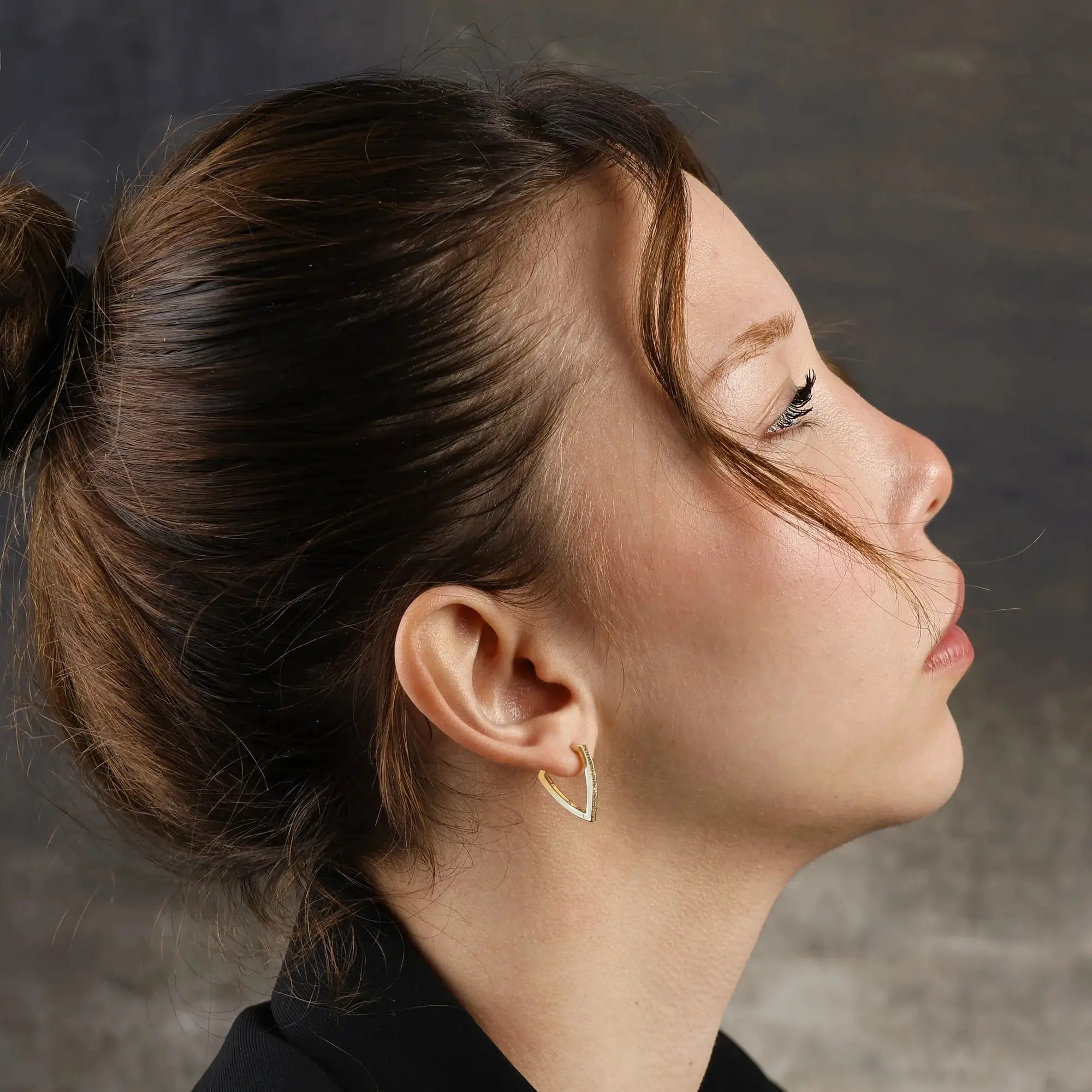 14 Ayar Altın Üçgen Taşlı Küpe