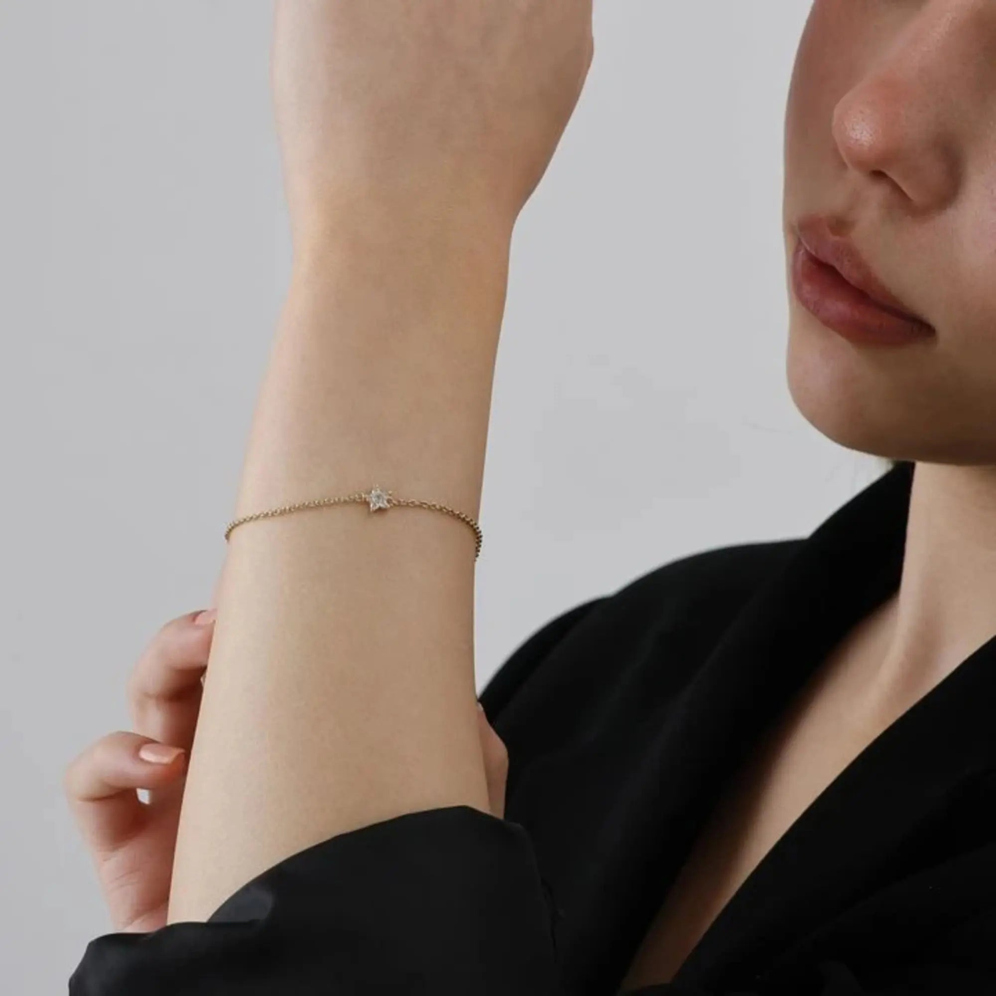 14 Ayar Altın Yıldız Taşlı Figür Bileklik