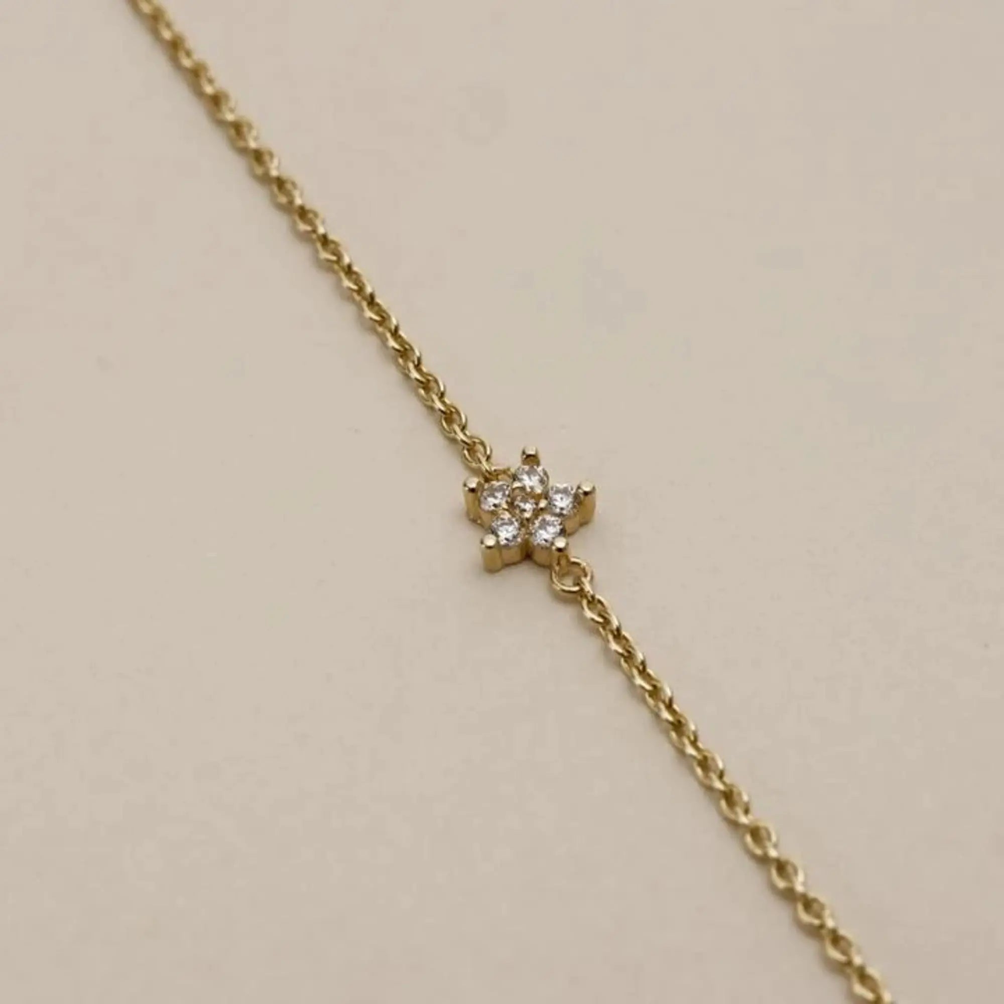 14 Ayar Altın Yıldız Taşlı Figür Bileklik