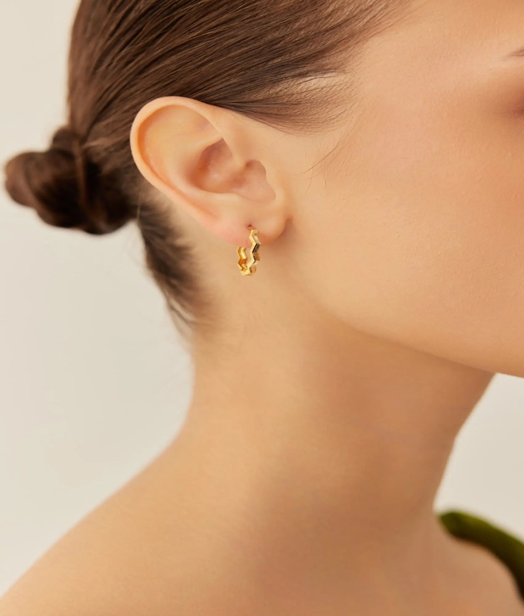 14 Ayar Altın Zikzak Ajda Halka Küpe