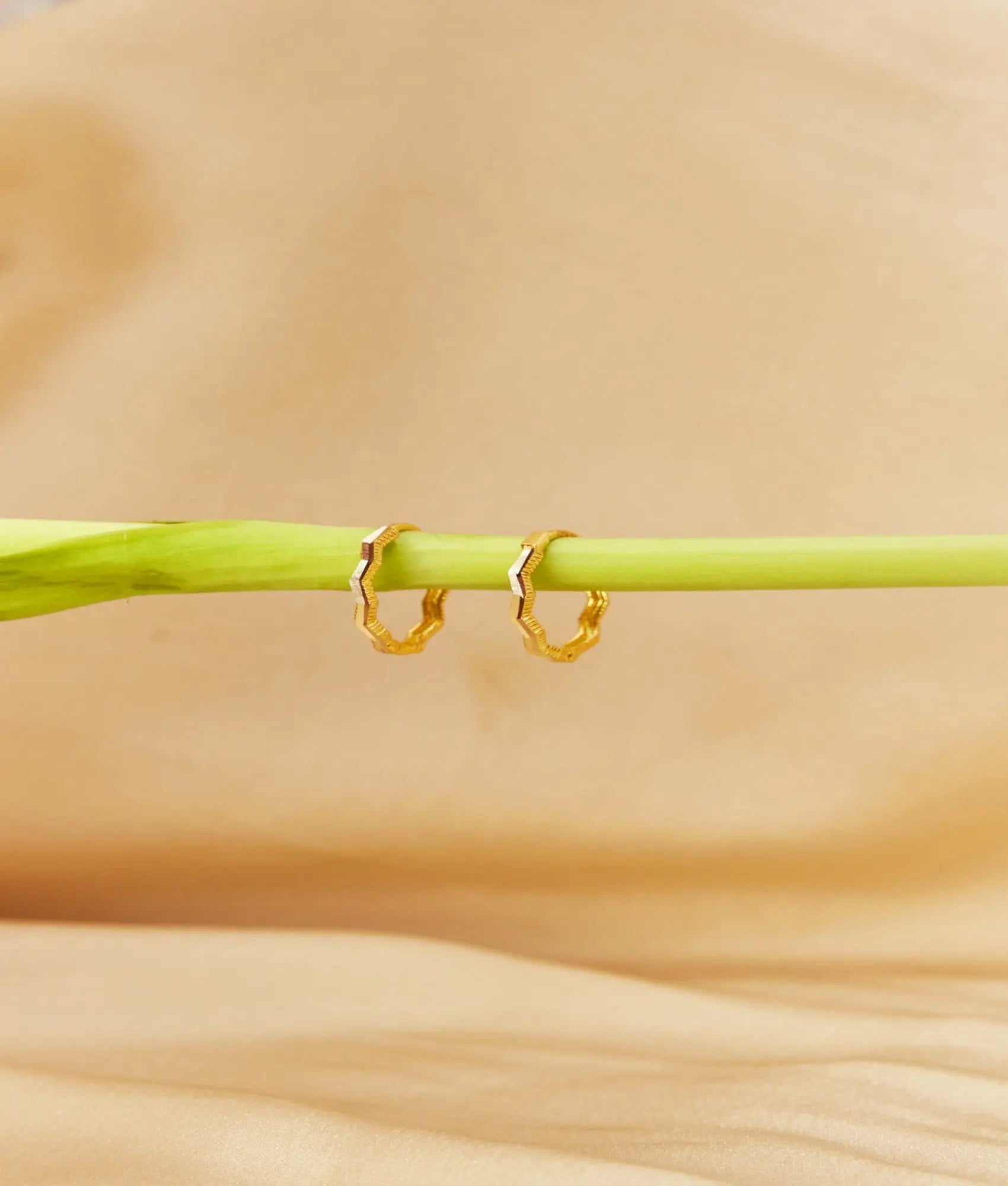 14 Ayar Altın Zikzak Ajda Halka Küpe