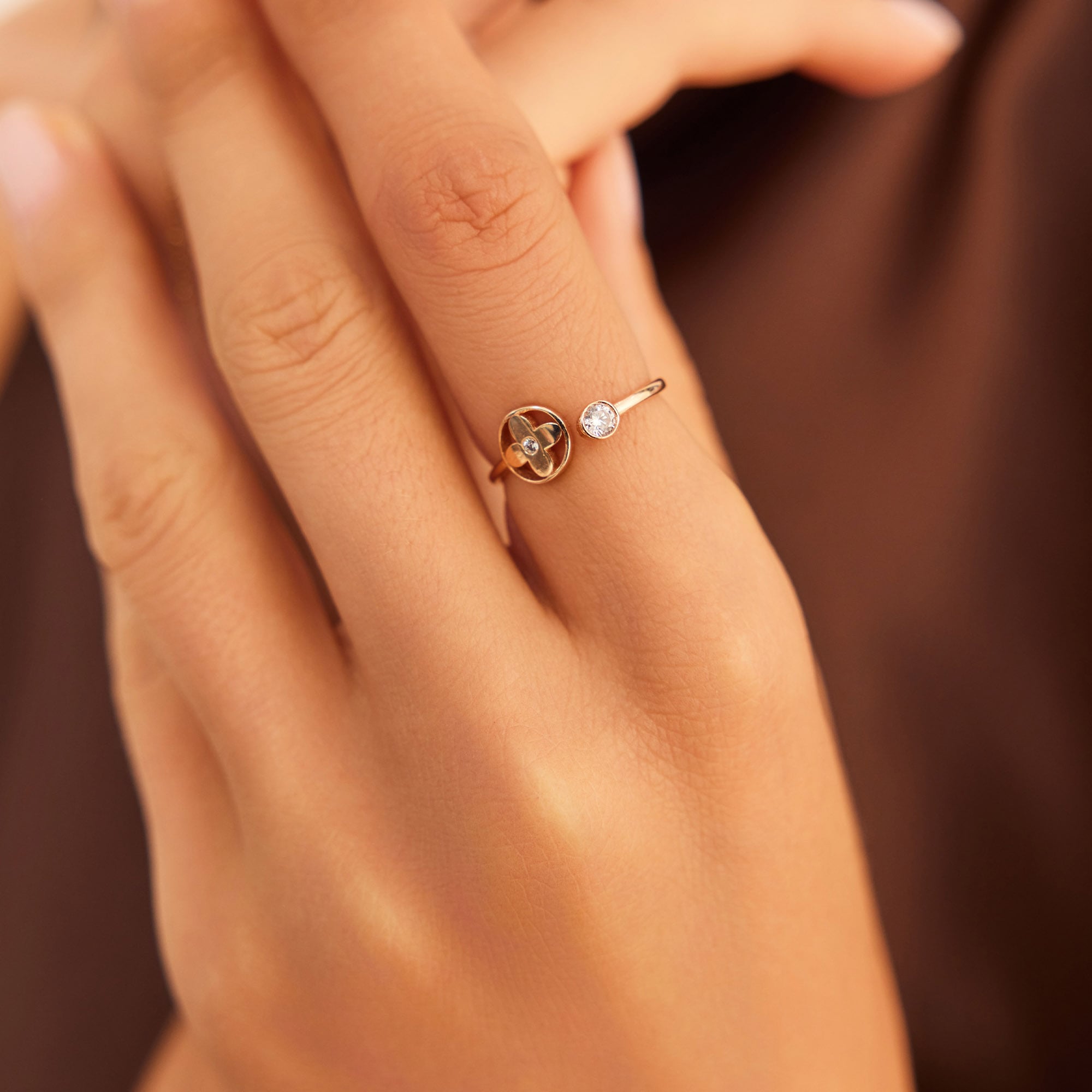 14 Ayar Rose Altın Taşlı Çiçek Yüzük