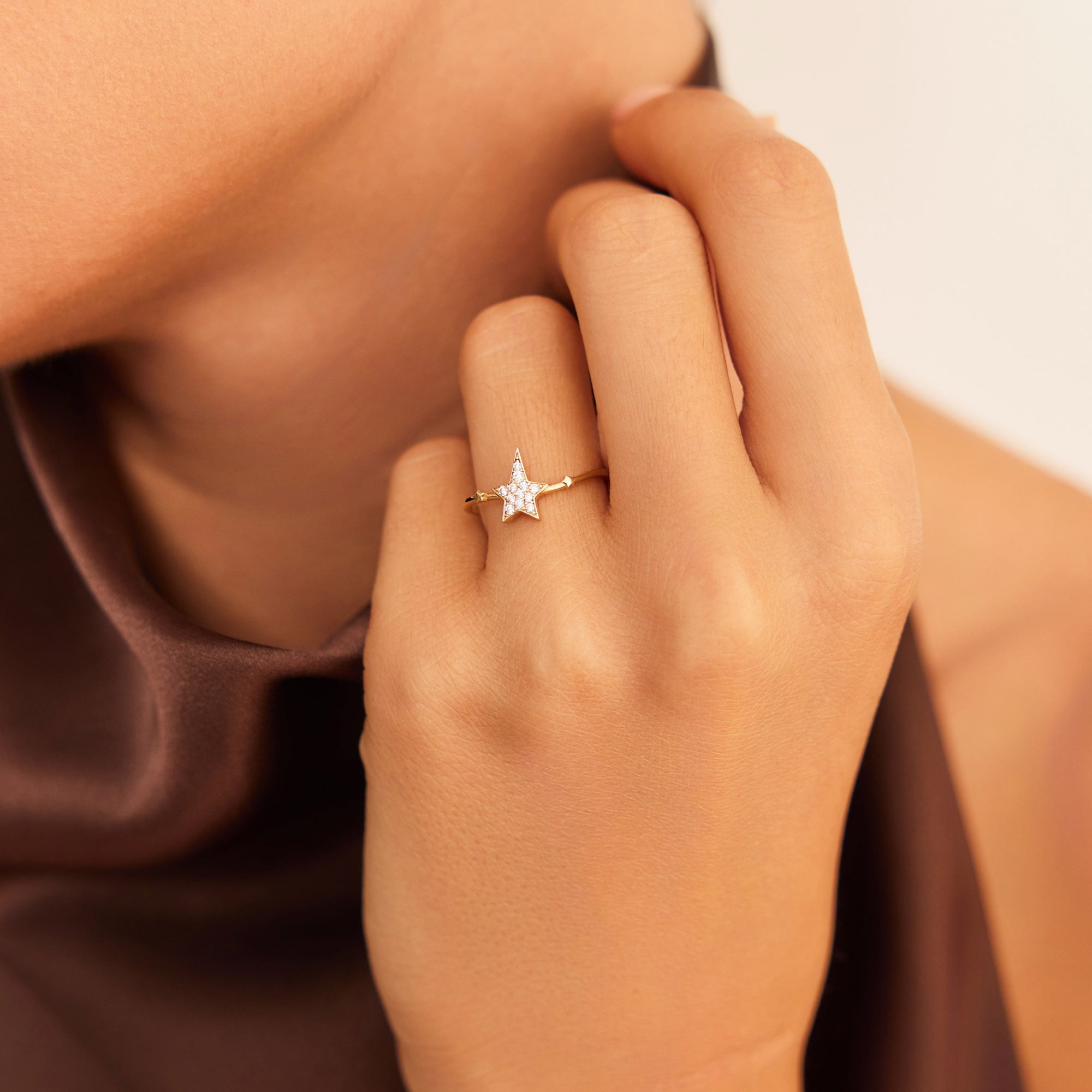 14 Ayar Rose Altın Taşlı Yıldız Yüzük