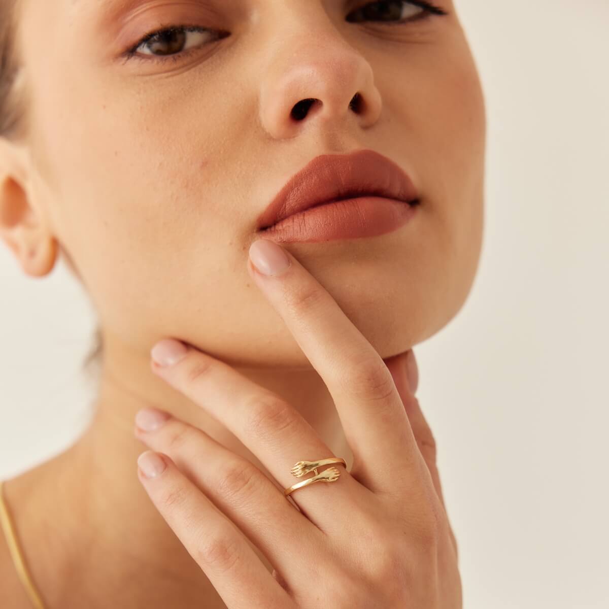 14 Ayar Altın El Ele Sarılma Yüzük