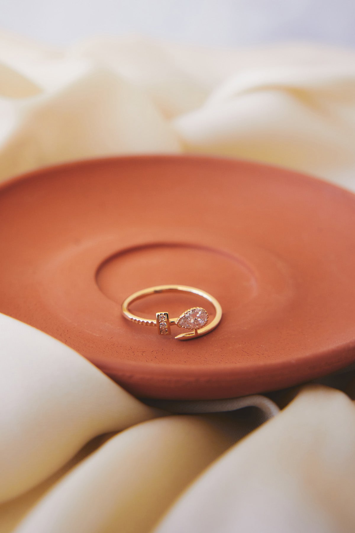 14 Ayar Altın Taşlı Damla Yüzük