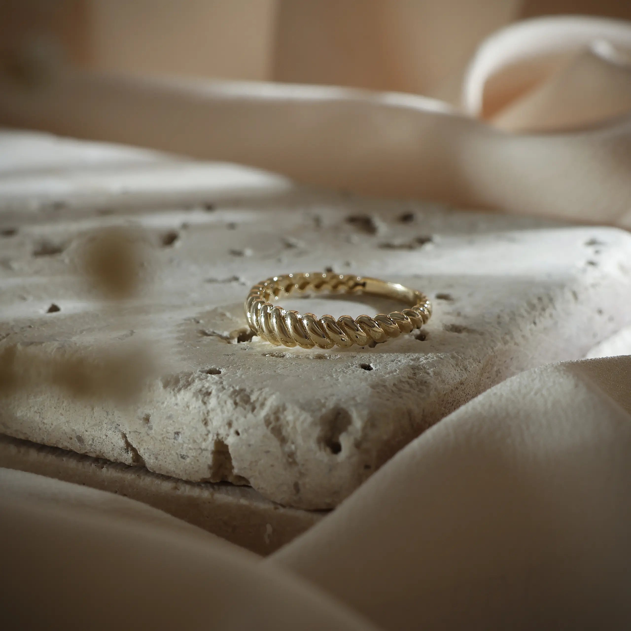 14 Ayar Altın Burgu Mini Yüzük