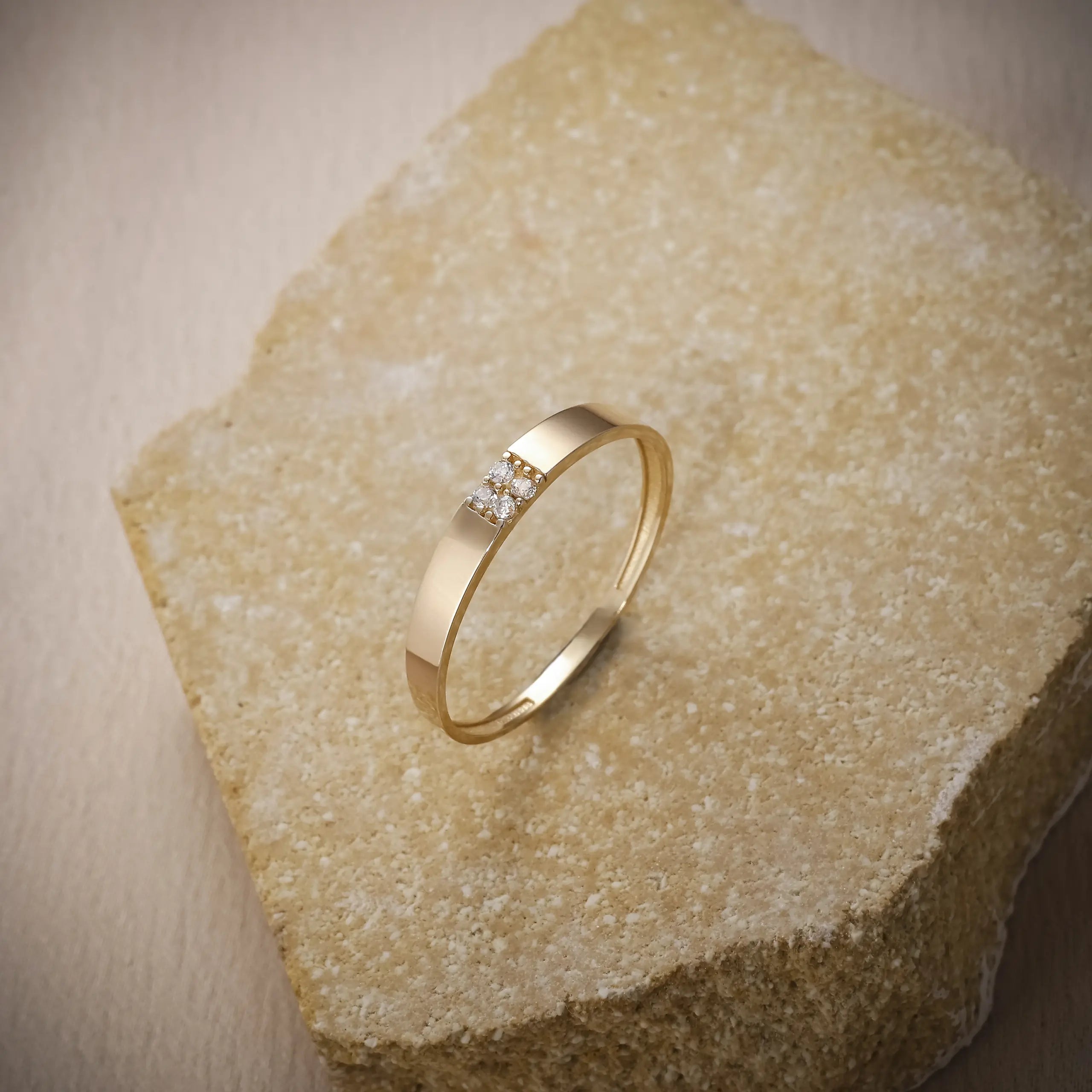 14 Ayar Altın Taşlı Mini Yüzük