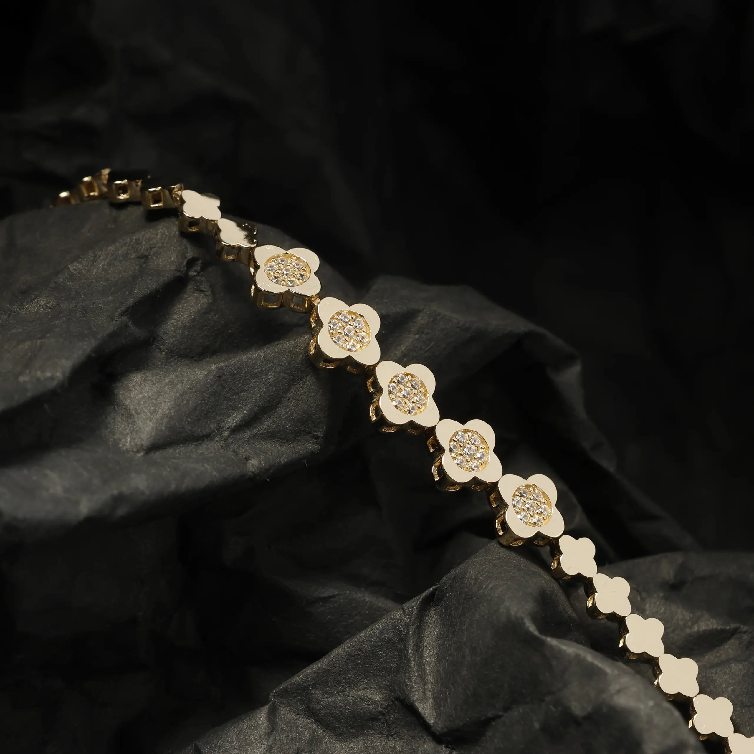 14 Ayar Altın Çiçek Motifleri Trend Bileklik