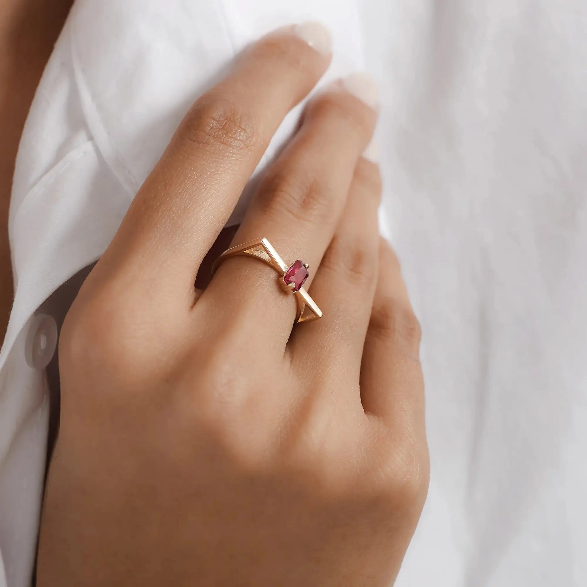 14 Ayar Altın Kırmızı Taşlı Yüzük