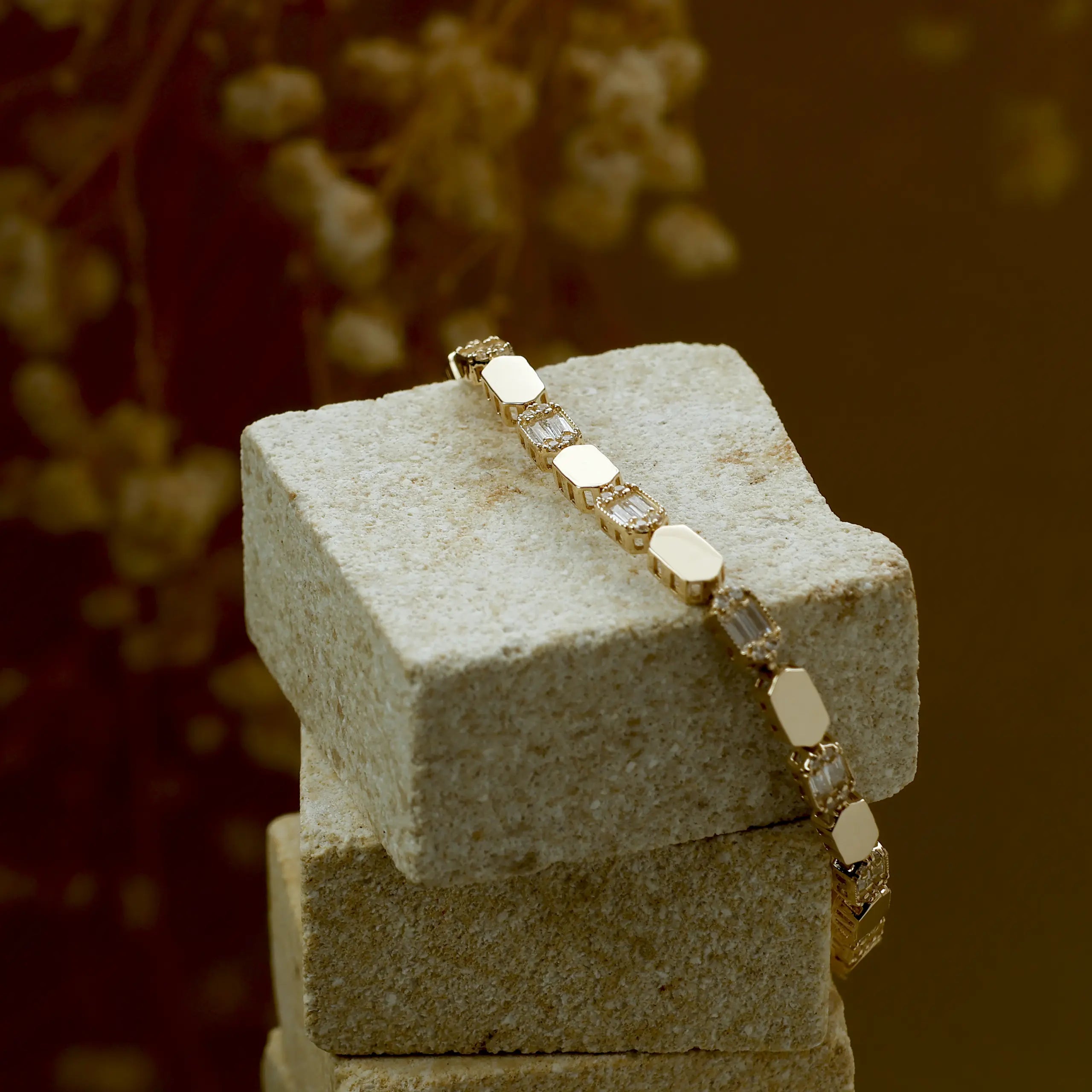 14 Ayar Altın Baget Taşlı Trend Bileklik