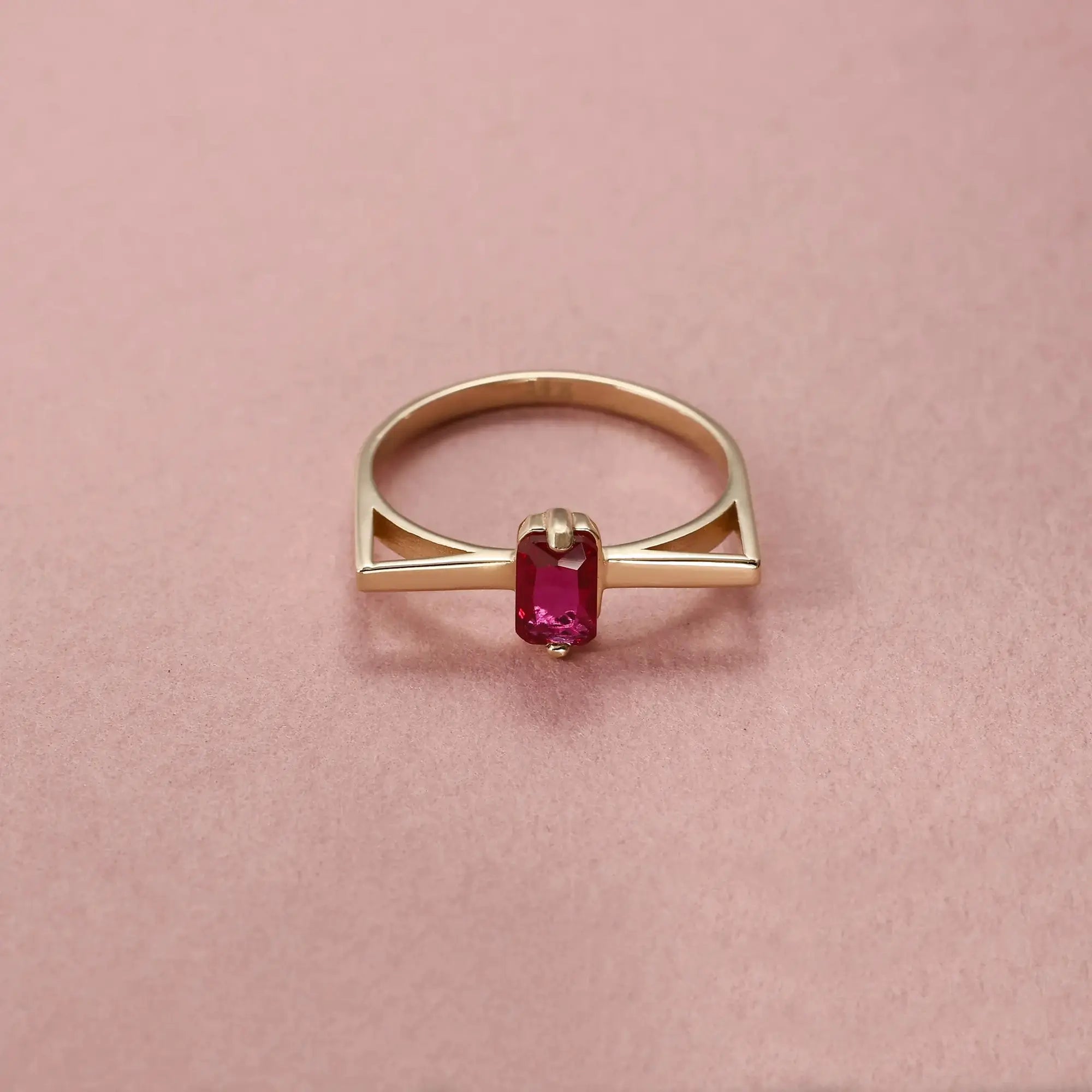 14 Ayar Altın Kırmızı Taşlı Yüzük