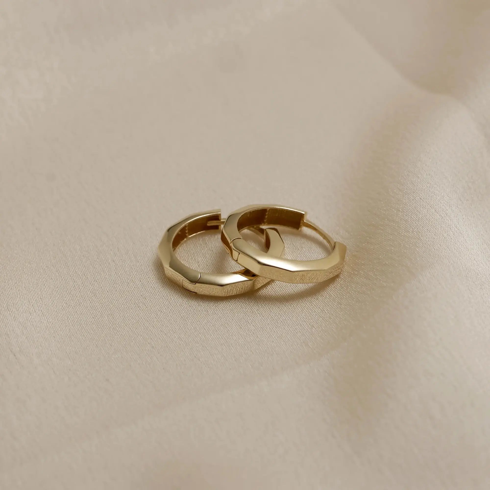 14 Ayar Altın Taşsız Geo Küpe - M