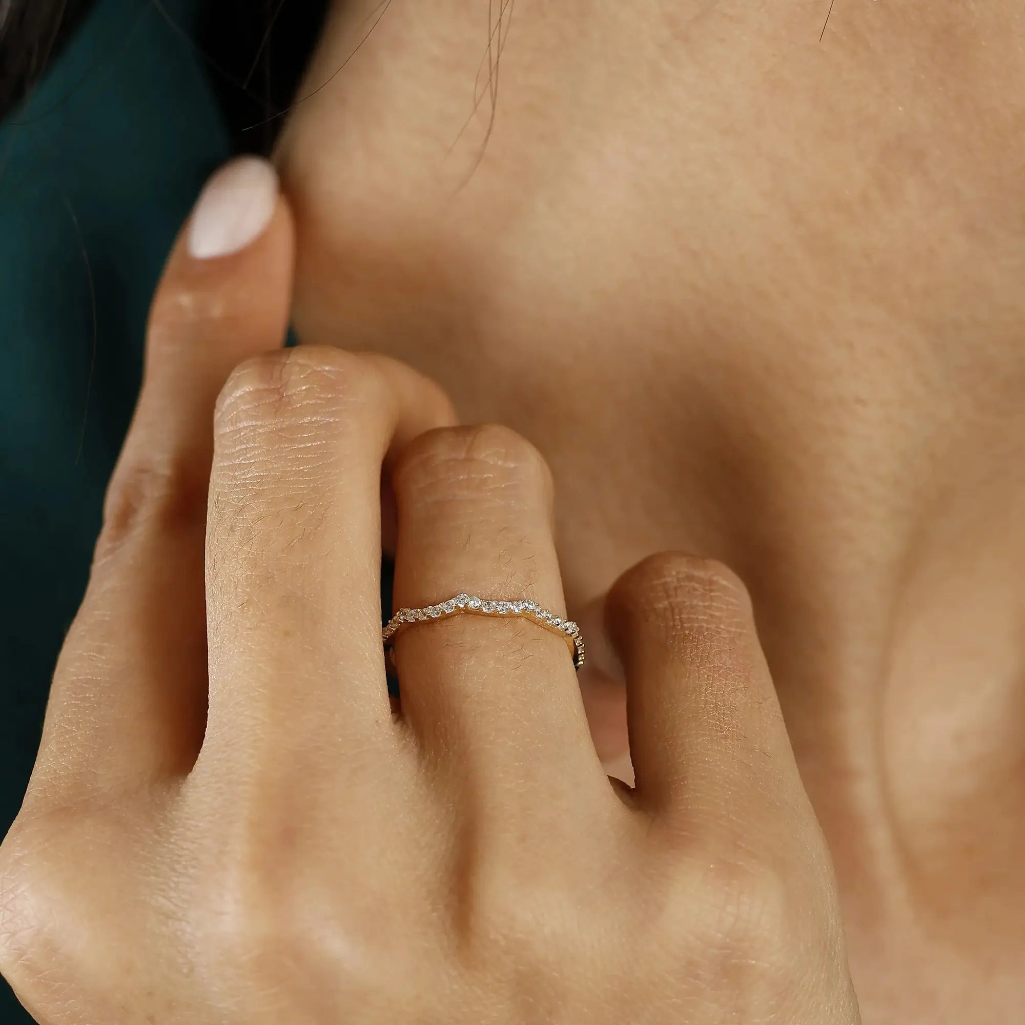 14 Ayar Altın Dalga Figürlü Mini Yüzük