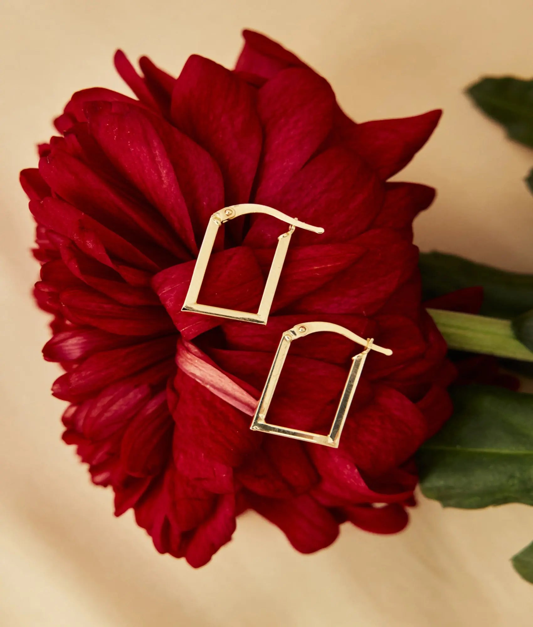 14 Ayar Altın Dikdörtgen Küpe