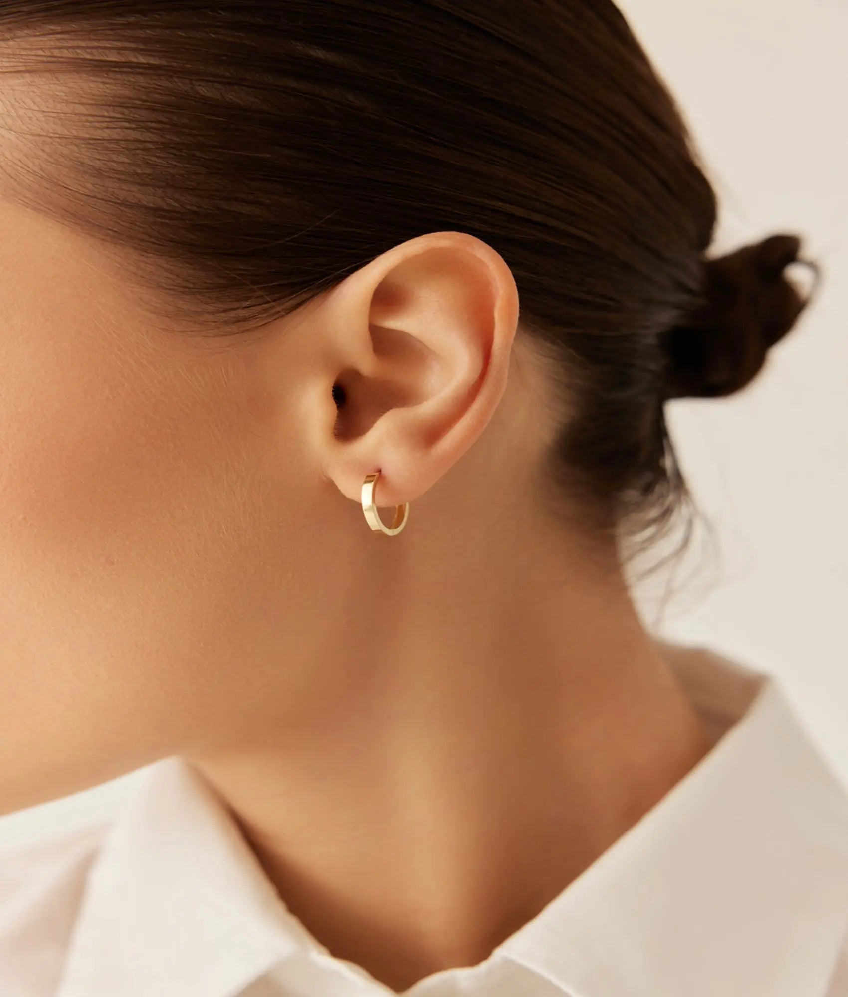 14 Ayar Altın Düz Halka Küpe Gizli Kilitli 1,5 cm