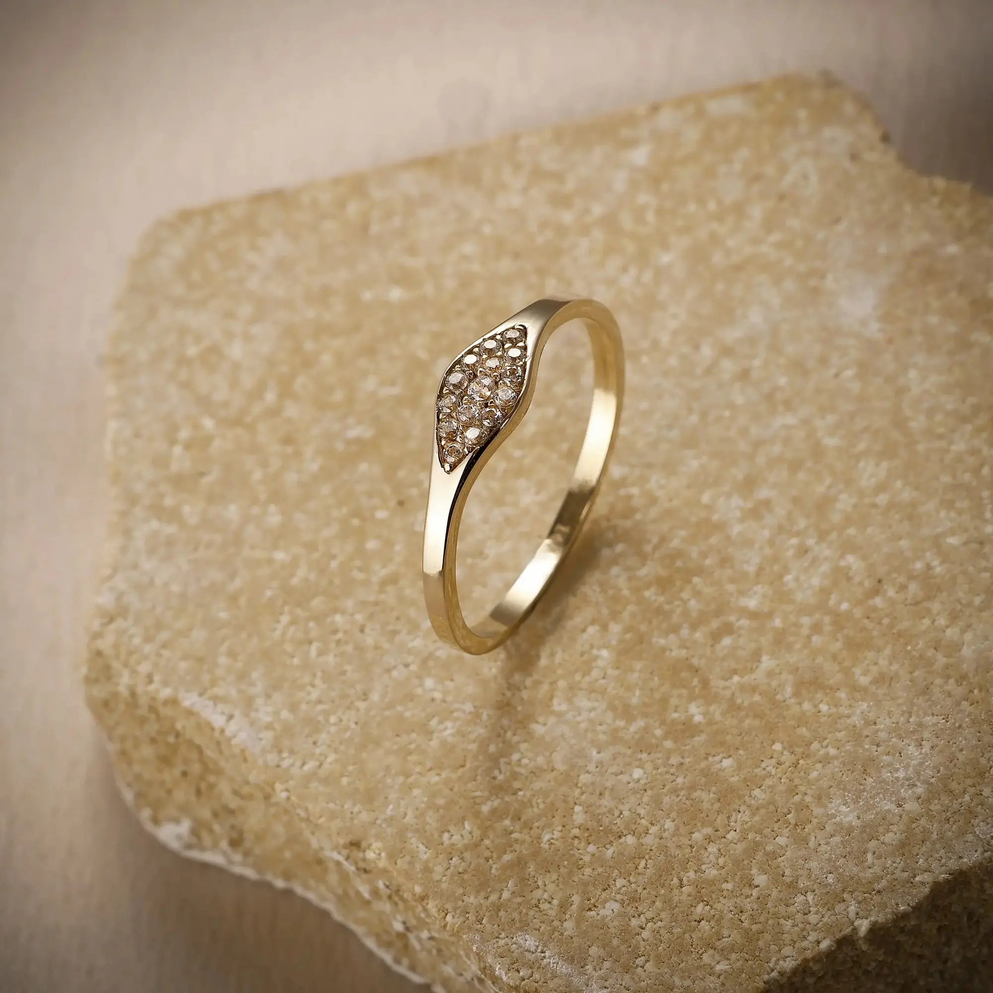 14 Ayar Altın Göz Figürlü Mini Yüzük