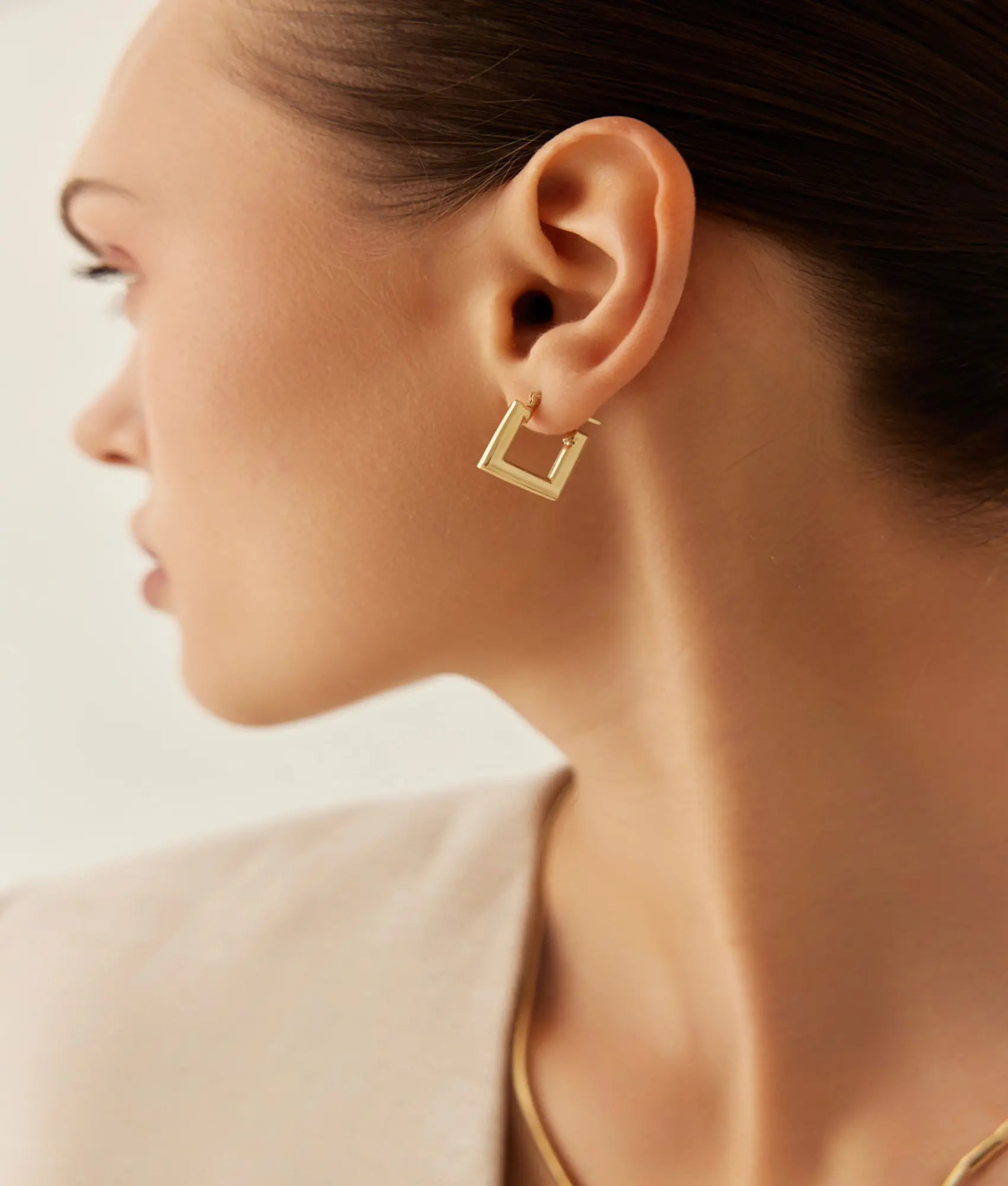 14 Ayar Altın Kare Küpe