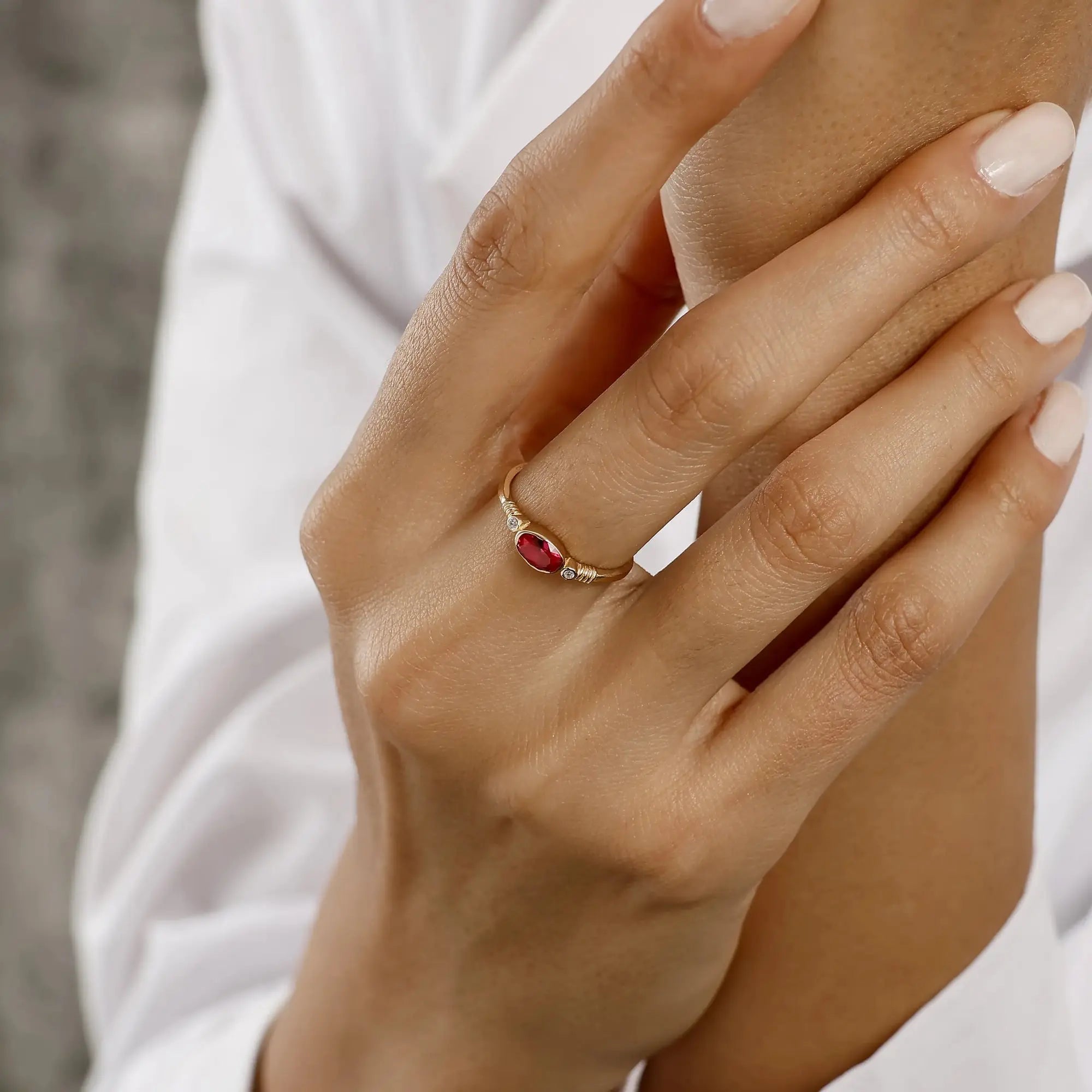 14 Ayar Altın Kırmızı Oval Taşlı Yüzük