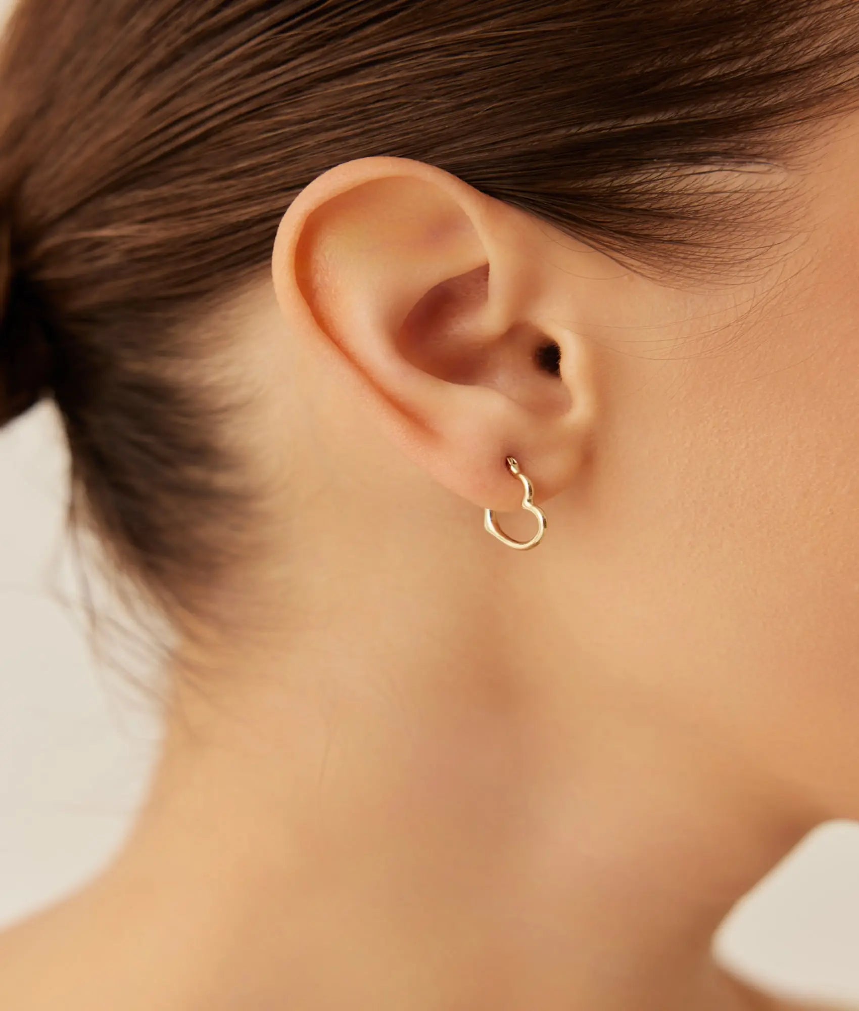 14 Ayar Altın Minimal Kalp Küpe