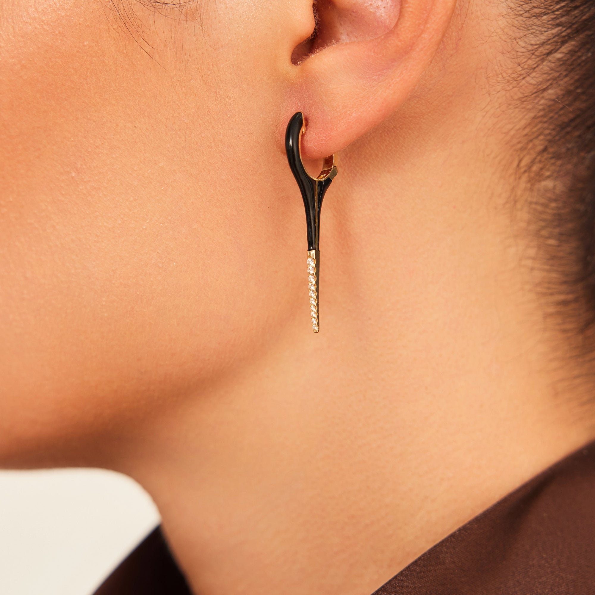 14 Ayar Altın Siyah Lob Küpe