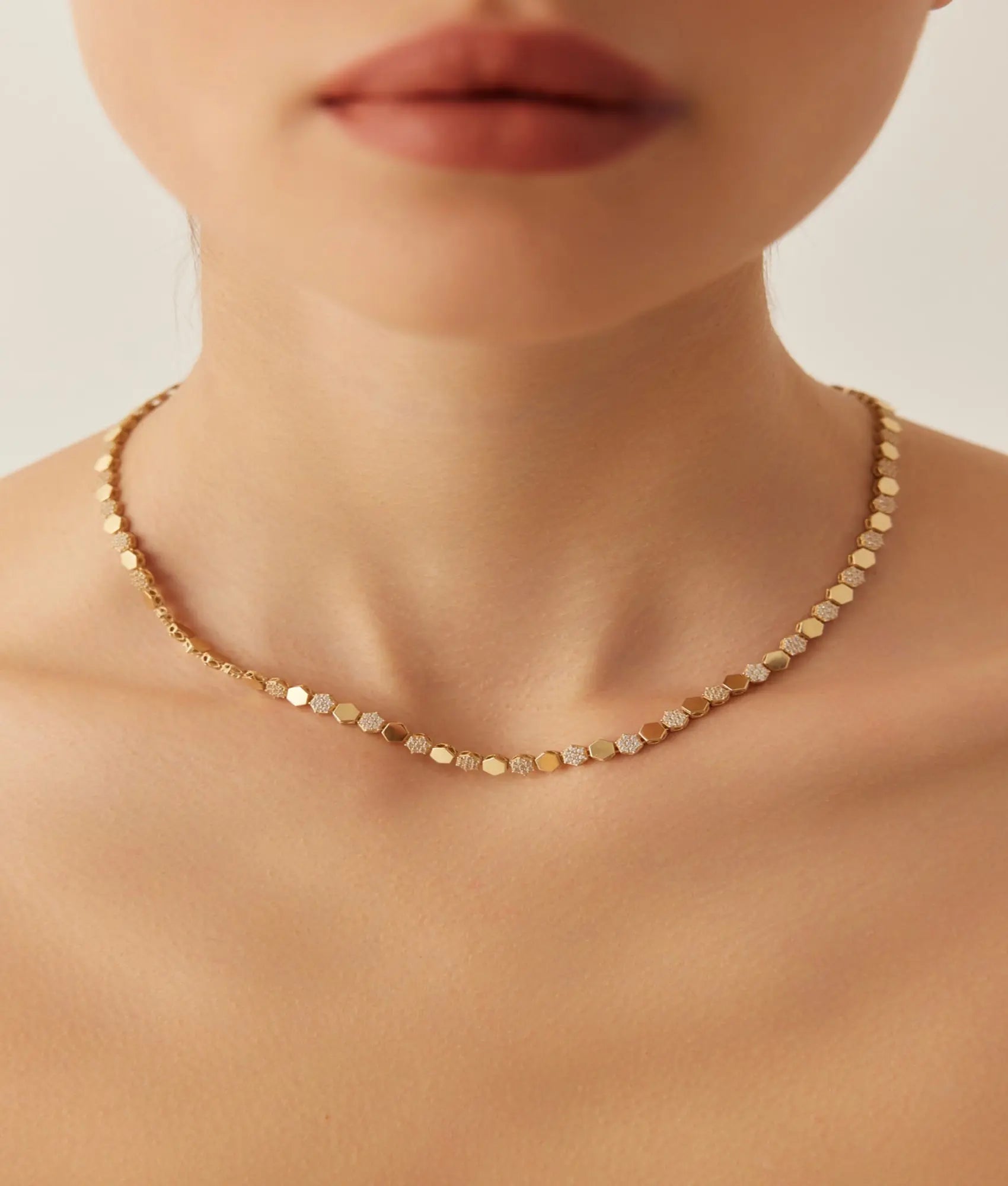 14 Ayar Altın Taşlı Altıgen Sarmalı Kolye