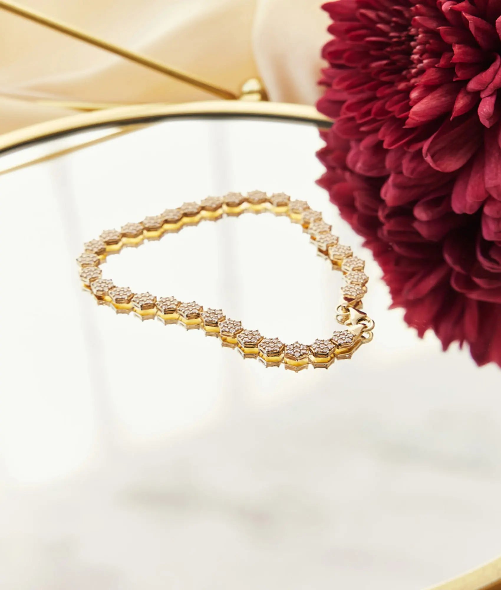 14 Ayar Altın Taşlı Altıgen Sıralı Bileklik