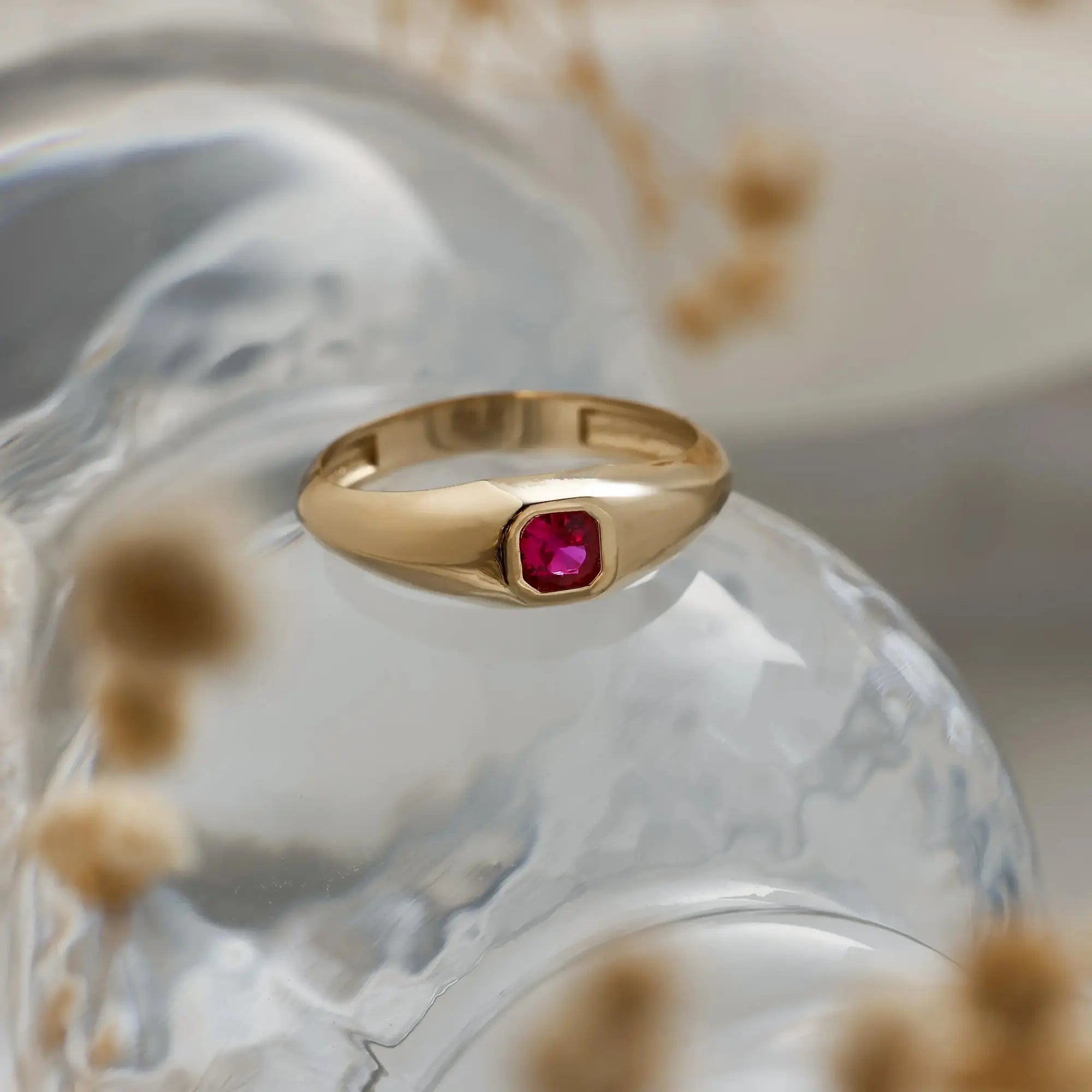 14 Ayar Altın Taşlı Bombeli Yüzük