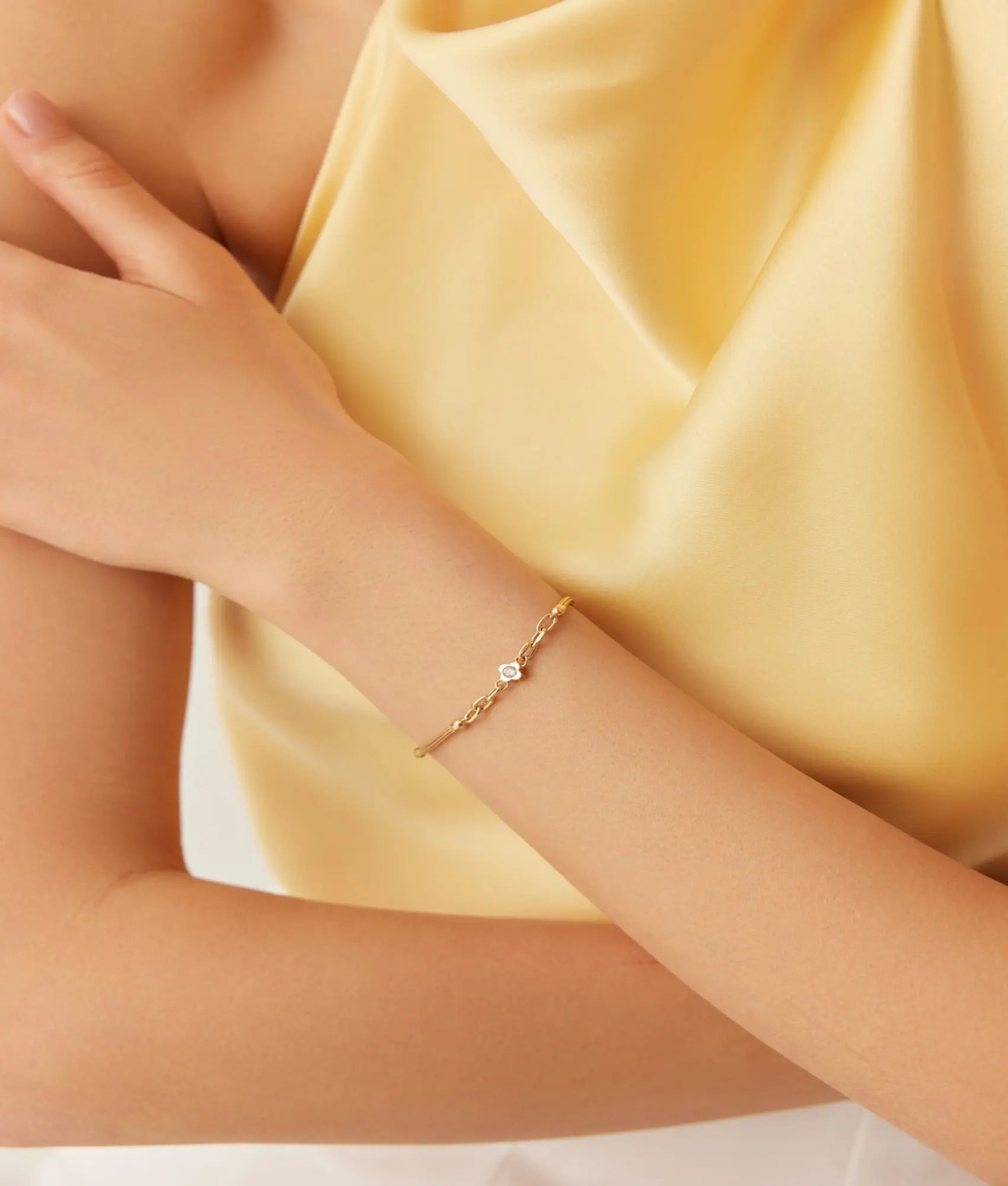 14 Ayar Altın Taşlı Çiçek Bağı Bileklik