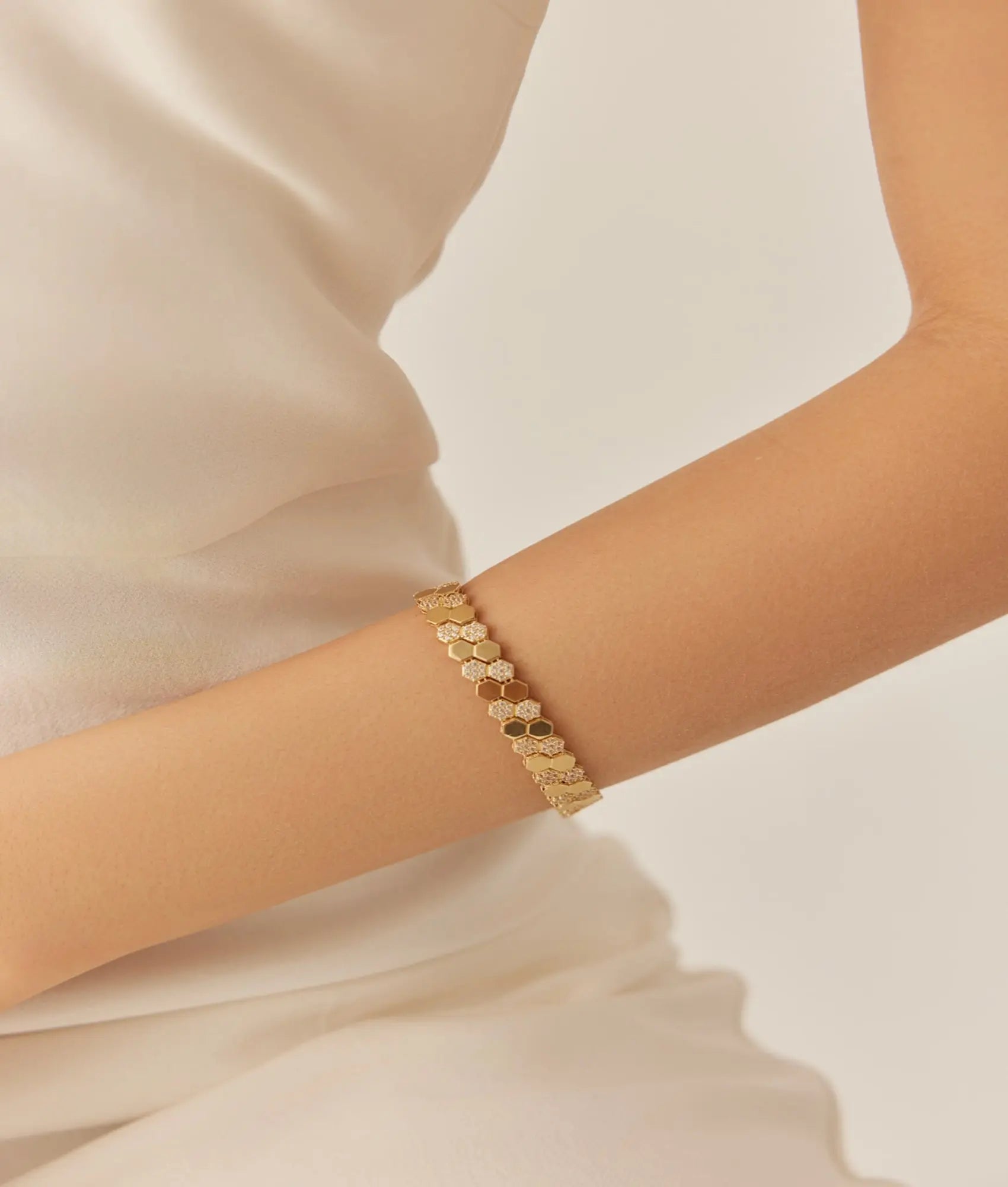 14 Ayar Altın Taşlı Çift Sıra Altıgen Bileklik