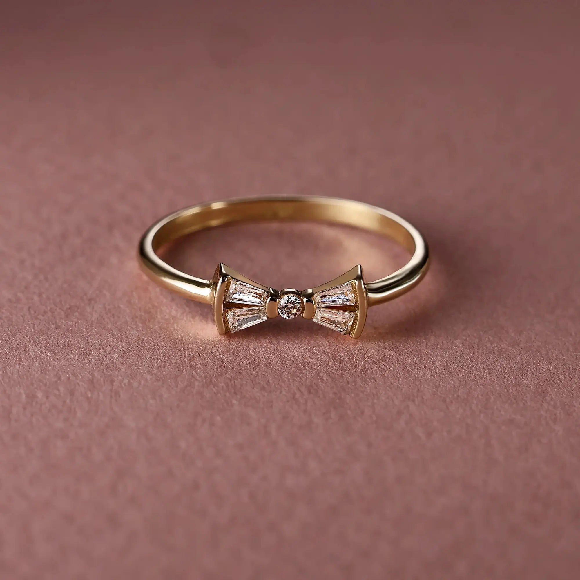 14 Ayar Altın Taşlı Fiyonk Mini Yüzük