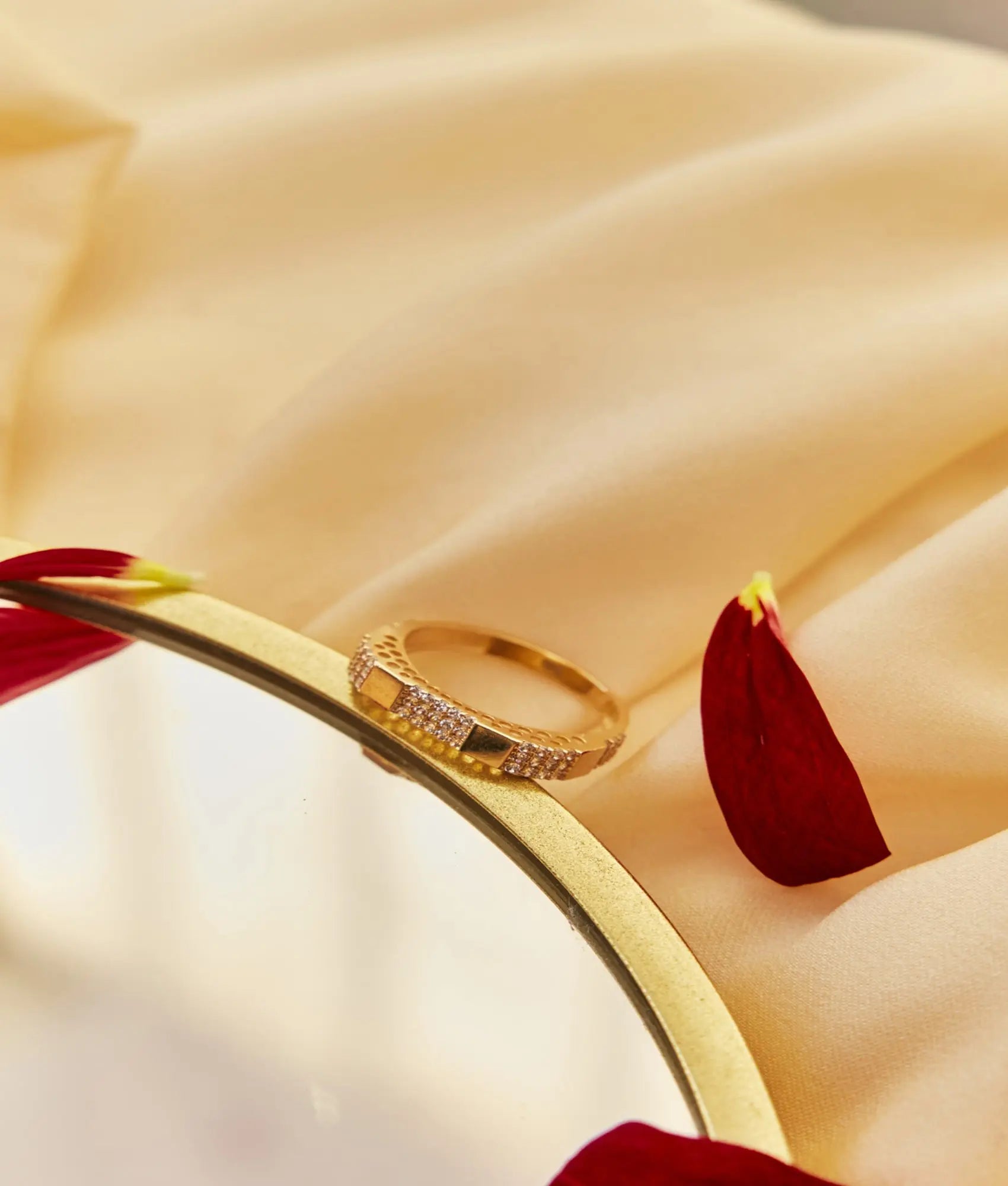 14 Ayar Altın Taşlı Geometrik Yüzük