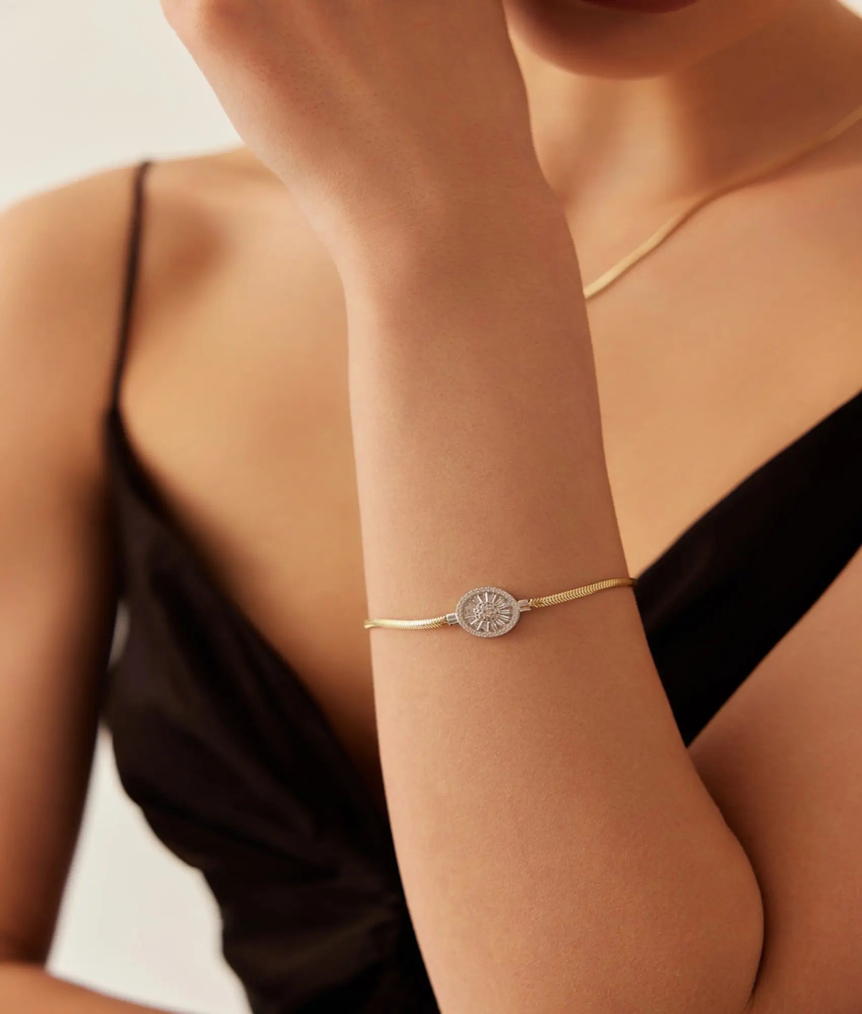 14 Ayar Altın Taşlı Güneş Mührü Bileklik