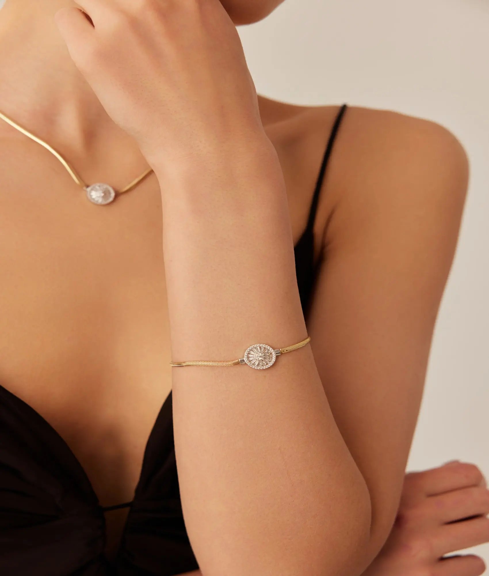 14 Ayar Altın Taşlı Güneş Mührü Bileklik