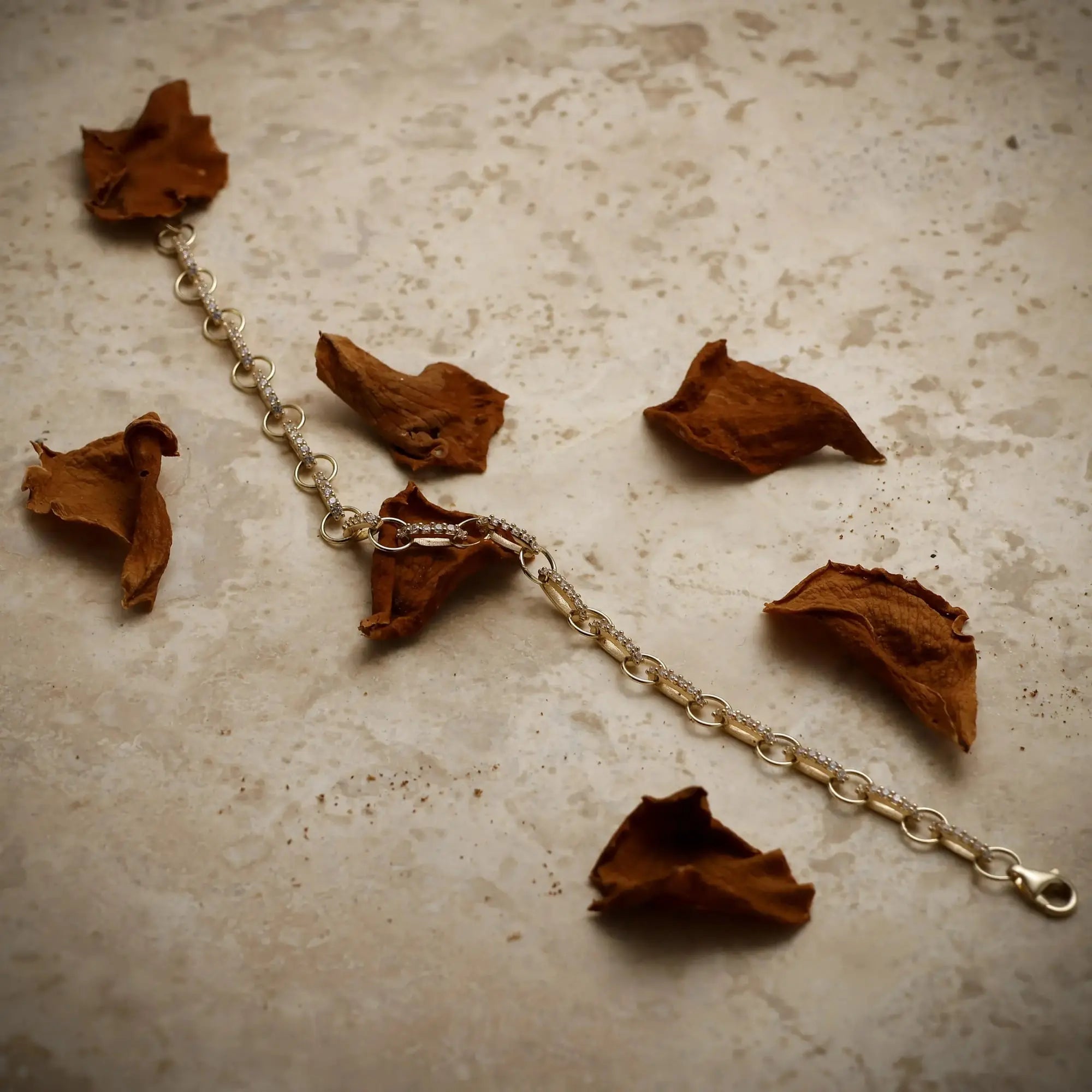 14 Ayar Altın Taşlı Halka Trend Bileklik